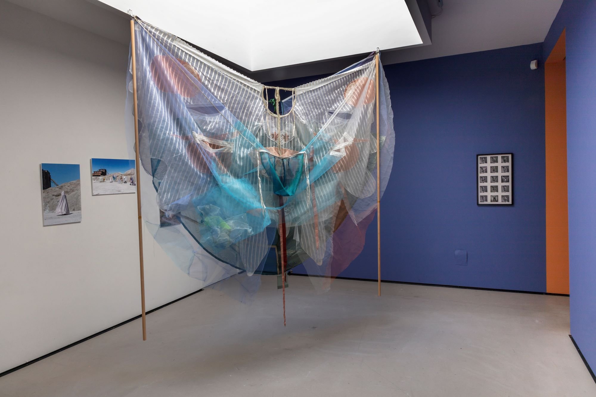 Christina Hamre, <i>4 Sørgekåber</i>. Kunstparade #4 2022. Foto: Niels Fabæk