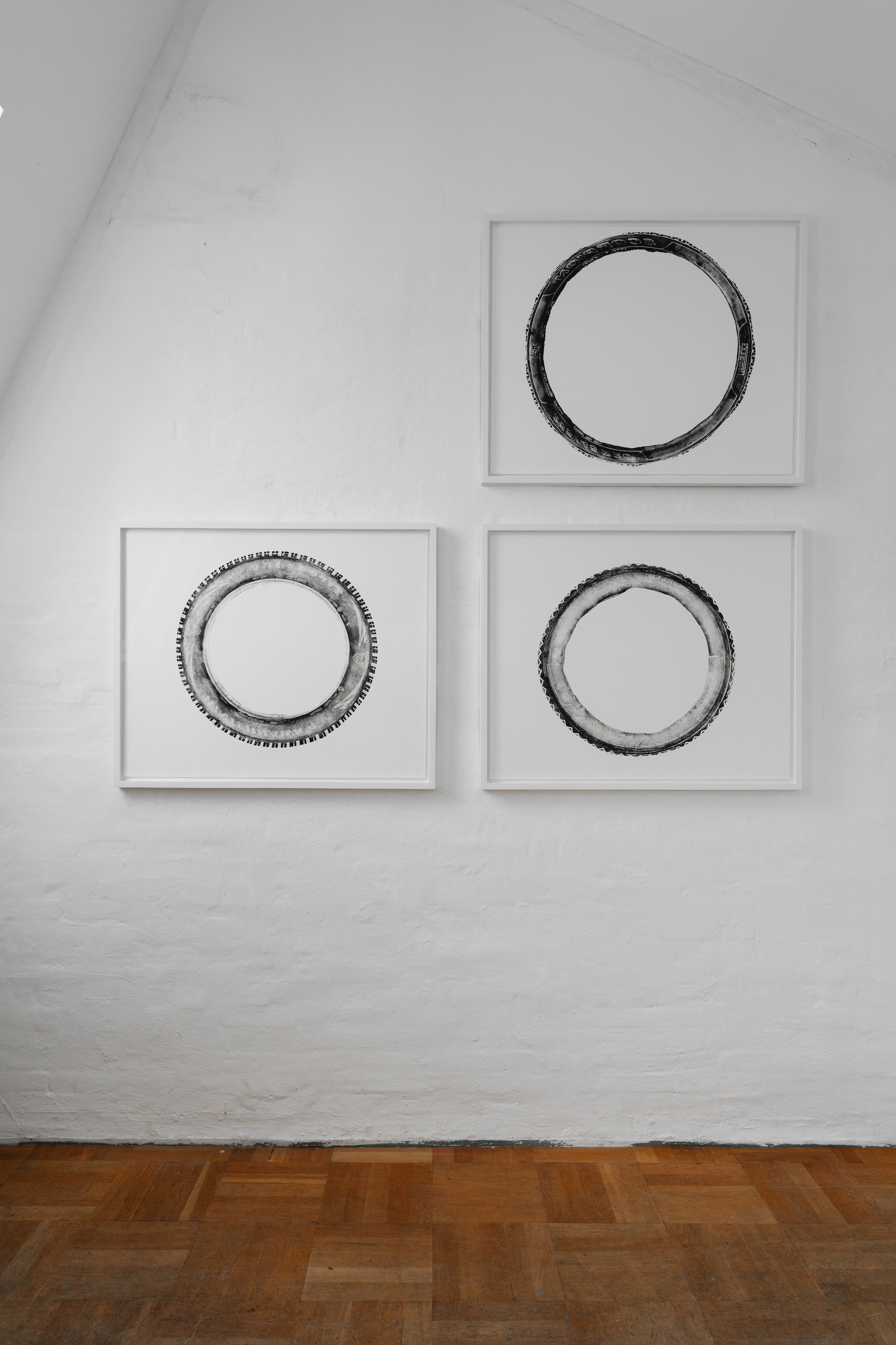 Installationsfotos af Kaare Golles udstilling 'Fossils' i Ole Vinter Room.<br />Fotograf: Filip Gielda