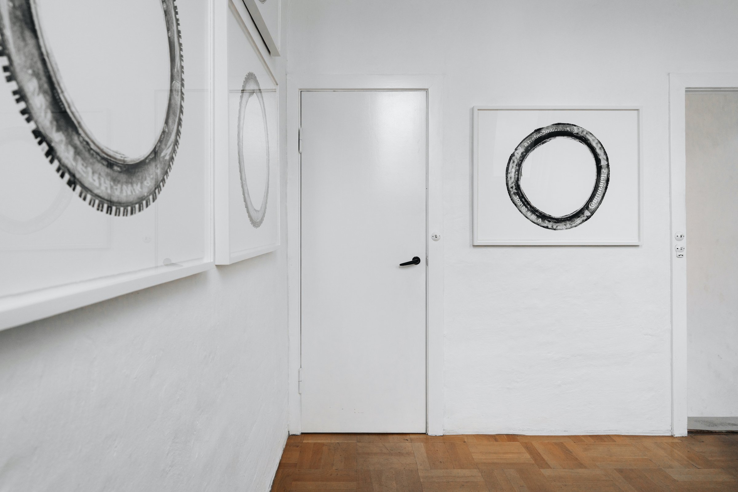 Installationsfotos af Kaare Golles udstilling 'Fossils' i Ole Vinter Room.<br />Fotograf: Filip Gielda