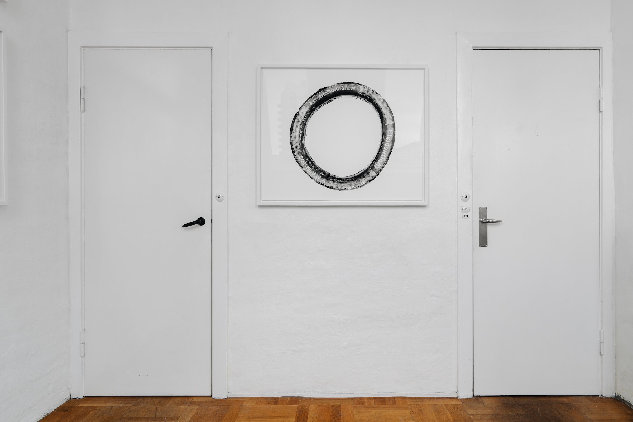 Installationsfotos af Kaare Golles udstilling 'Fossils' i Ole Vinter Room.<br />Fotograf: Filip Gielda