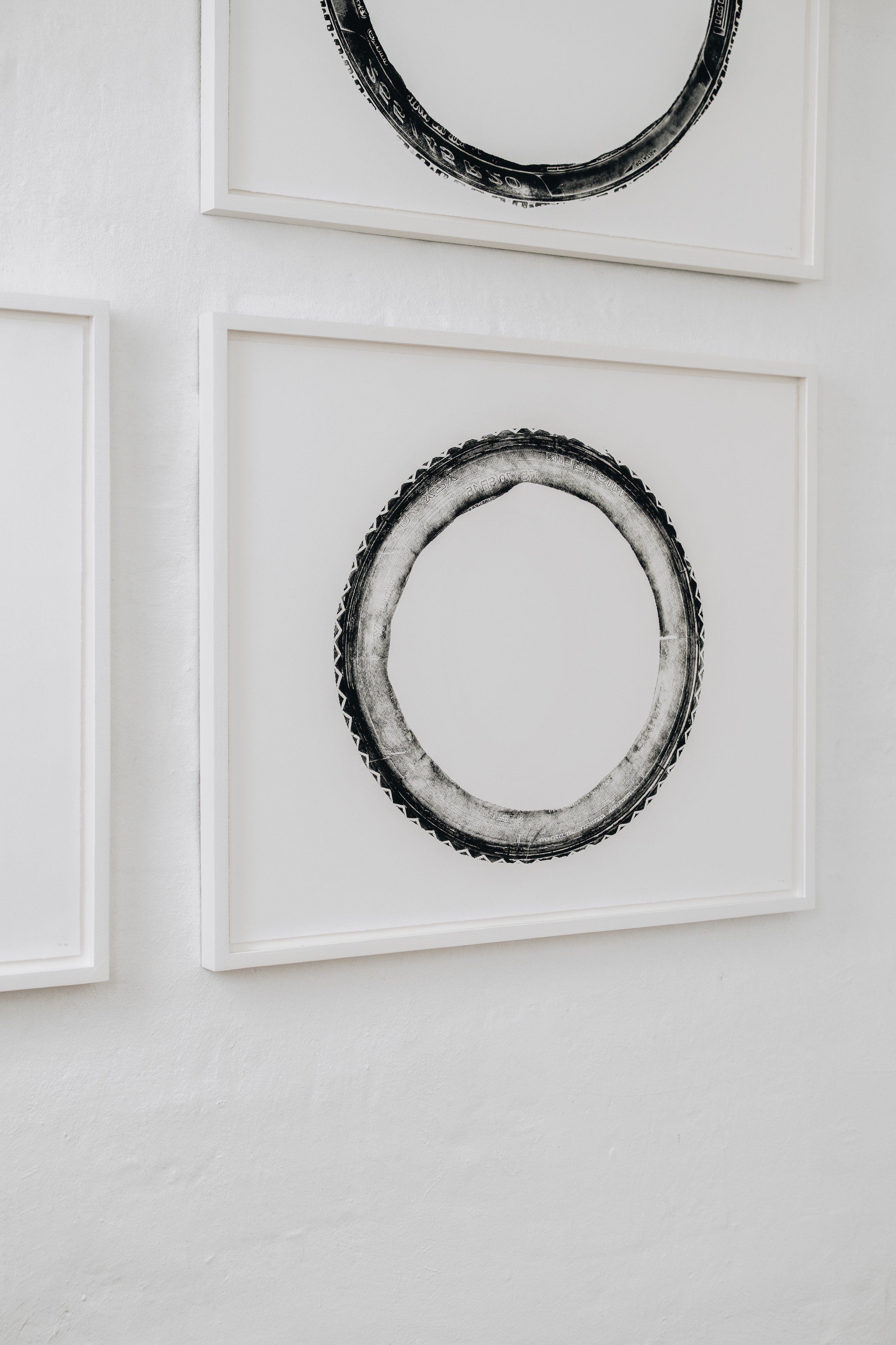 Installationsfotos af Kaare Golles udstilling 'Fossils' i Ole Vinter Room.
Fotograf: Filip Gielda