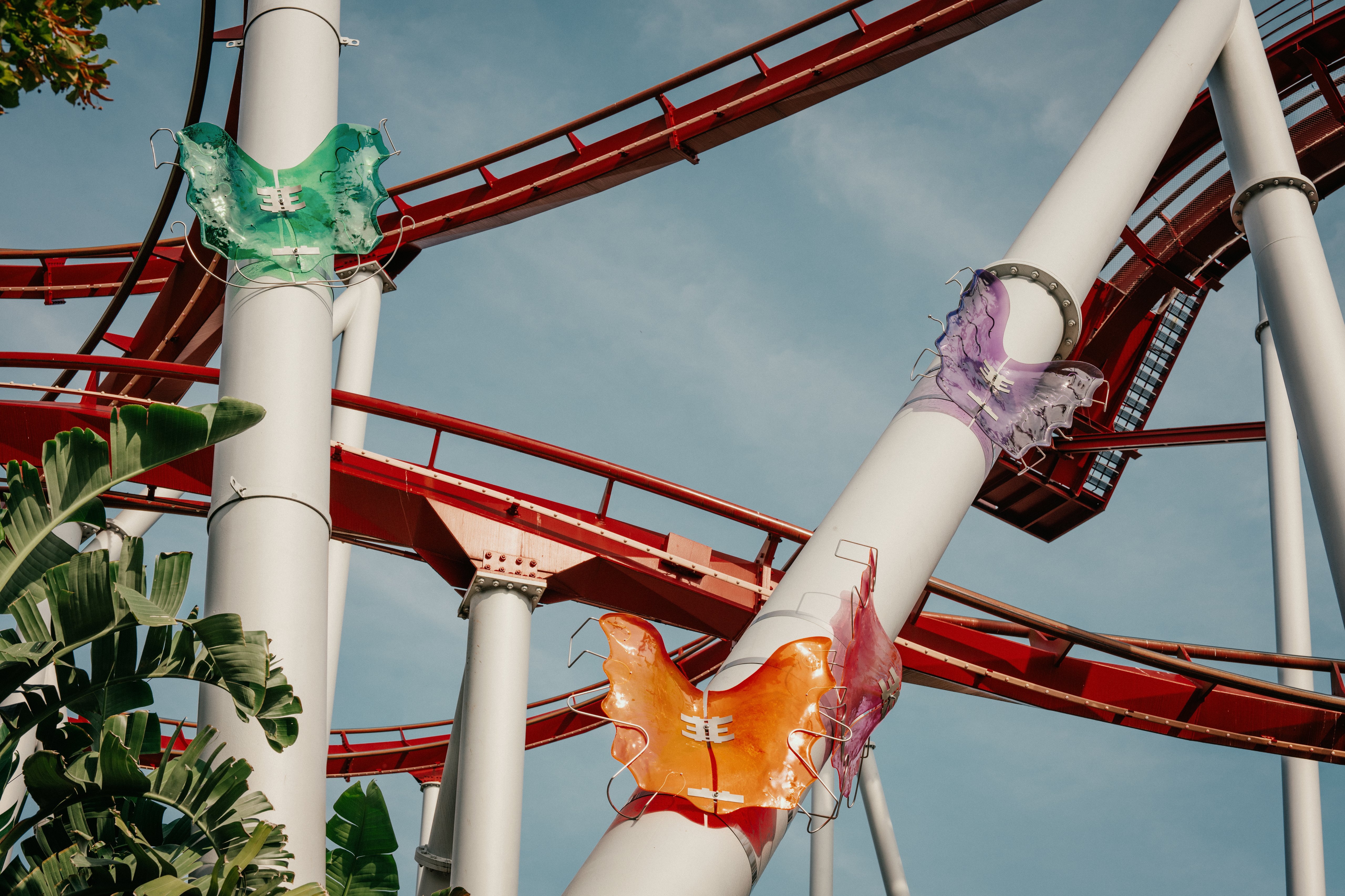 Værk af Laura Guiseppi fra CHART in Tivoli 2024: <em>Retainer Bodies</em>. Courtesy of the artist, Lagune Ouest and CHART in Tivoli 2024.. Foto: Joakim Züger and BARSK Projects.