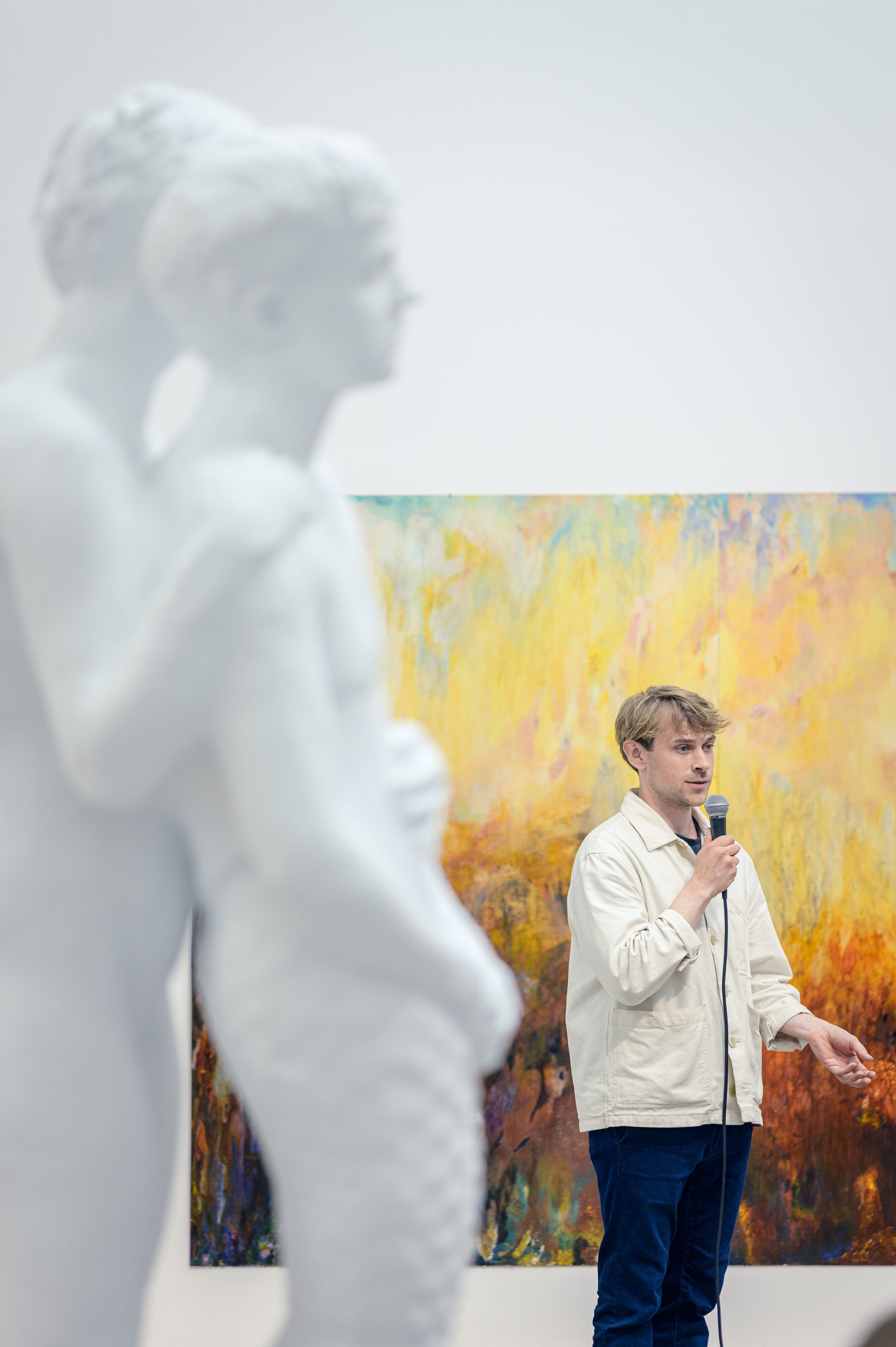 Afgang Live på Charlottenborg, hvor afgangseleverne på skift introducerede deres værker. Foto: Simon Skipper