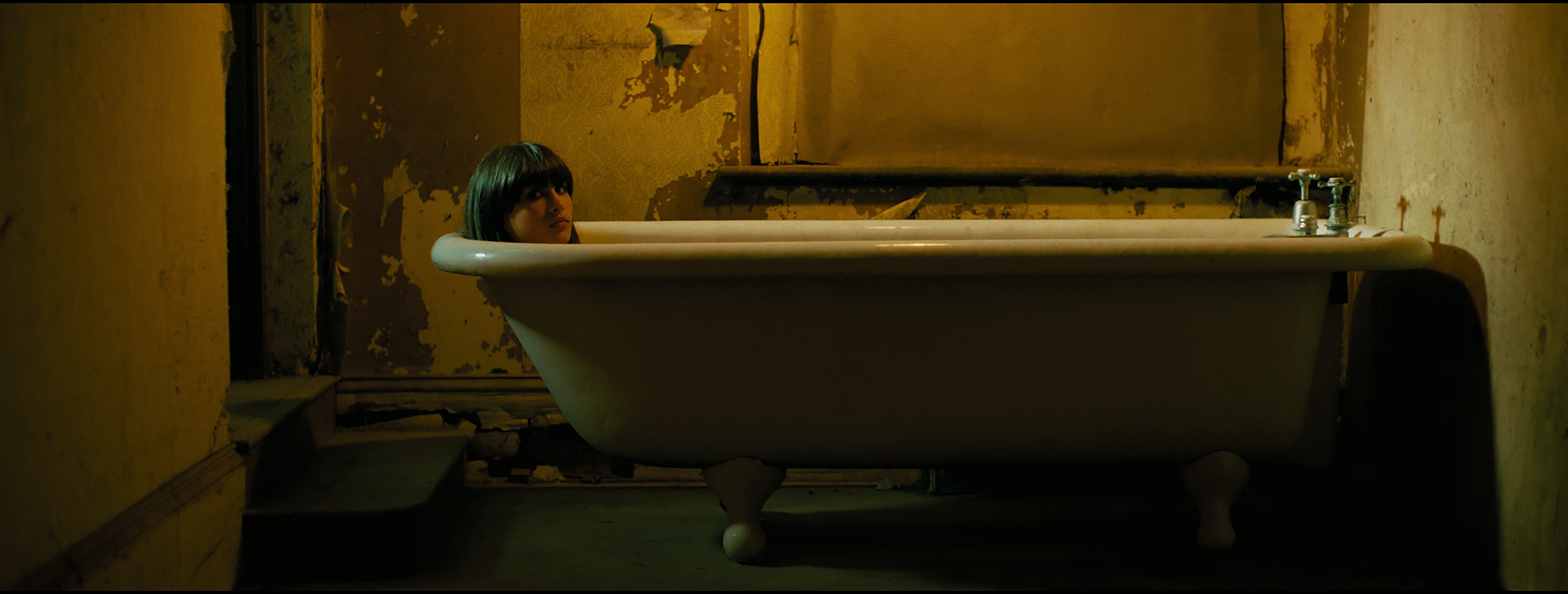 Larissa Sansour og Søren Lind: Still fra filmen <em>Familiar Phantoms</em>.
