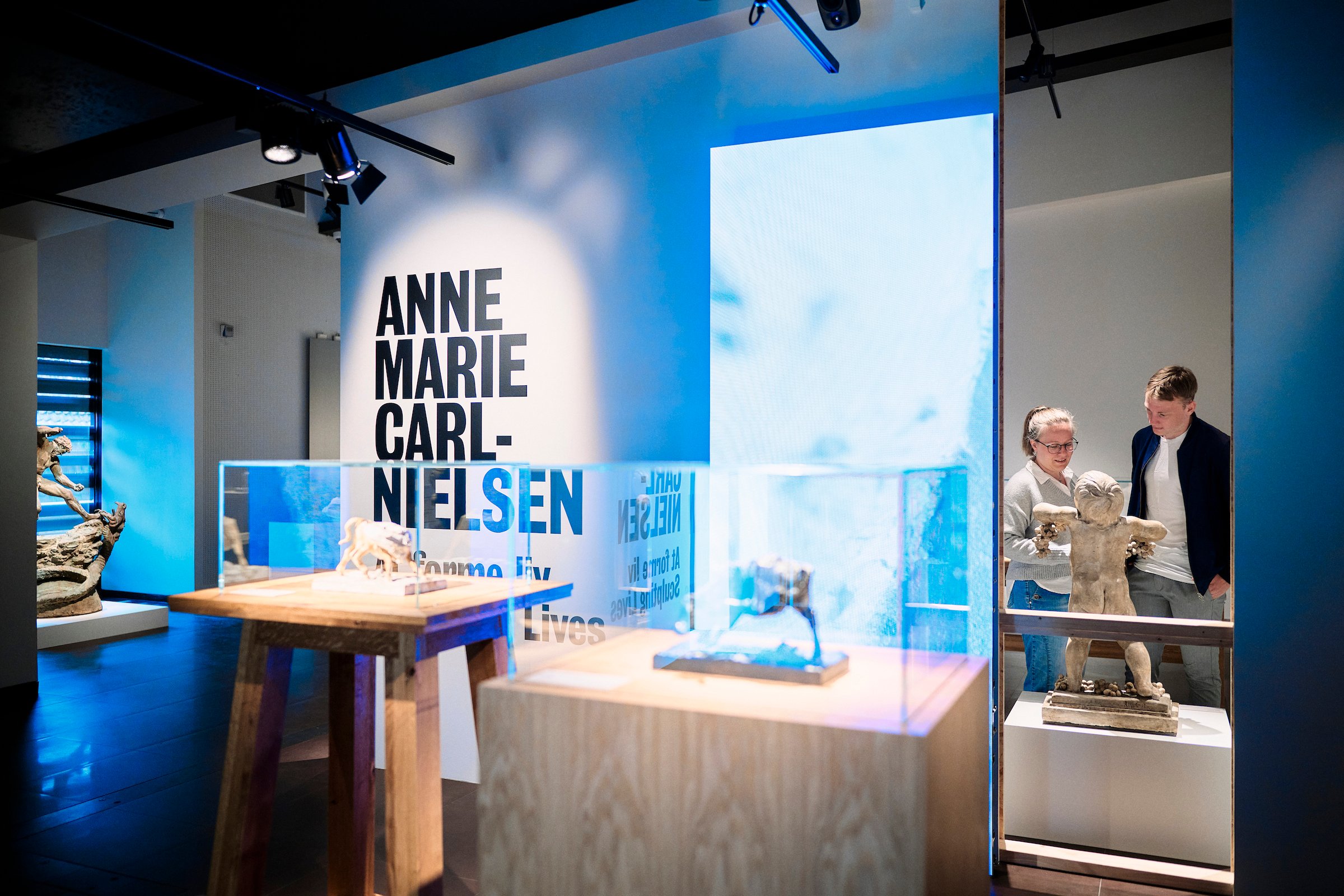 Installationsfoto fra udstillingen <i>At forme liv/Sculpting Lives</i>. Foto: Bjørn Koch Klausen.