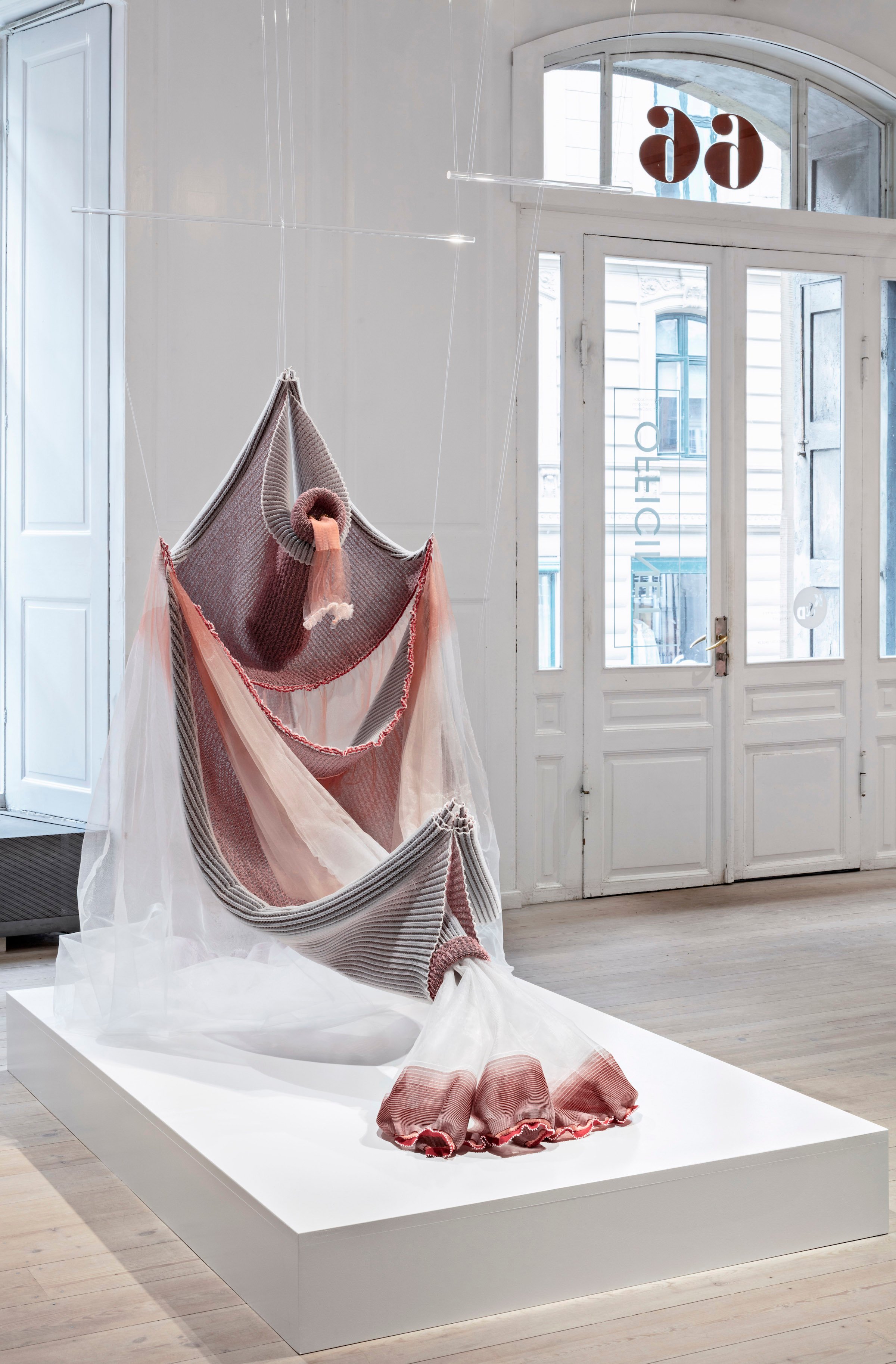 Drua Sif. Digital Echoes. Tekstilinstallation. Officinet 2025. Foto: Dorte Krogh.