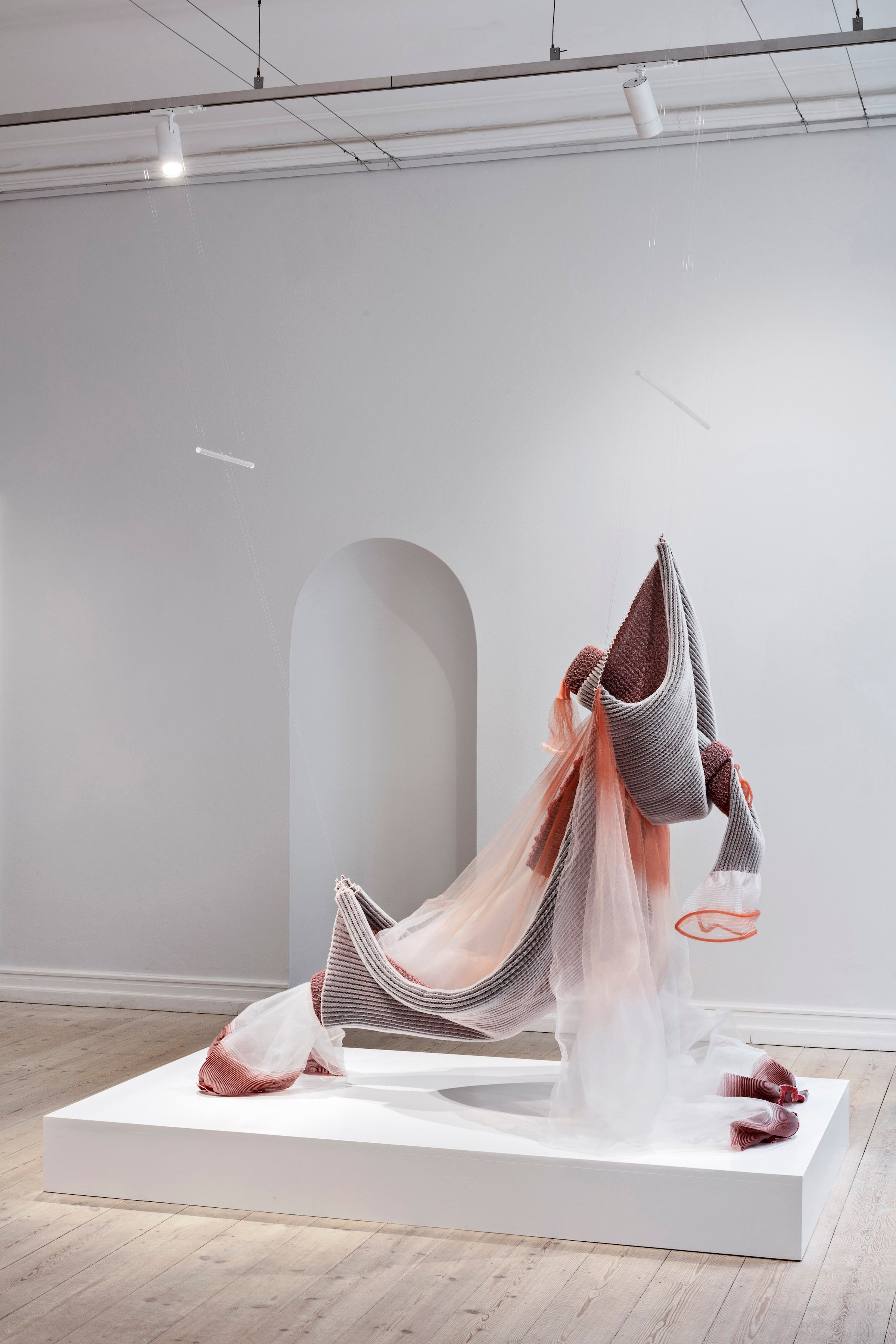 Drua Sif. Digital Echoes. Tekstilinstallation. Officinet 2025. Foto: Dorte Krogh.