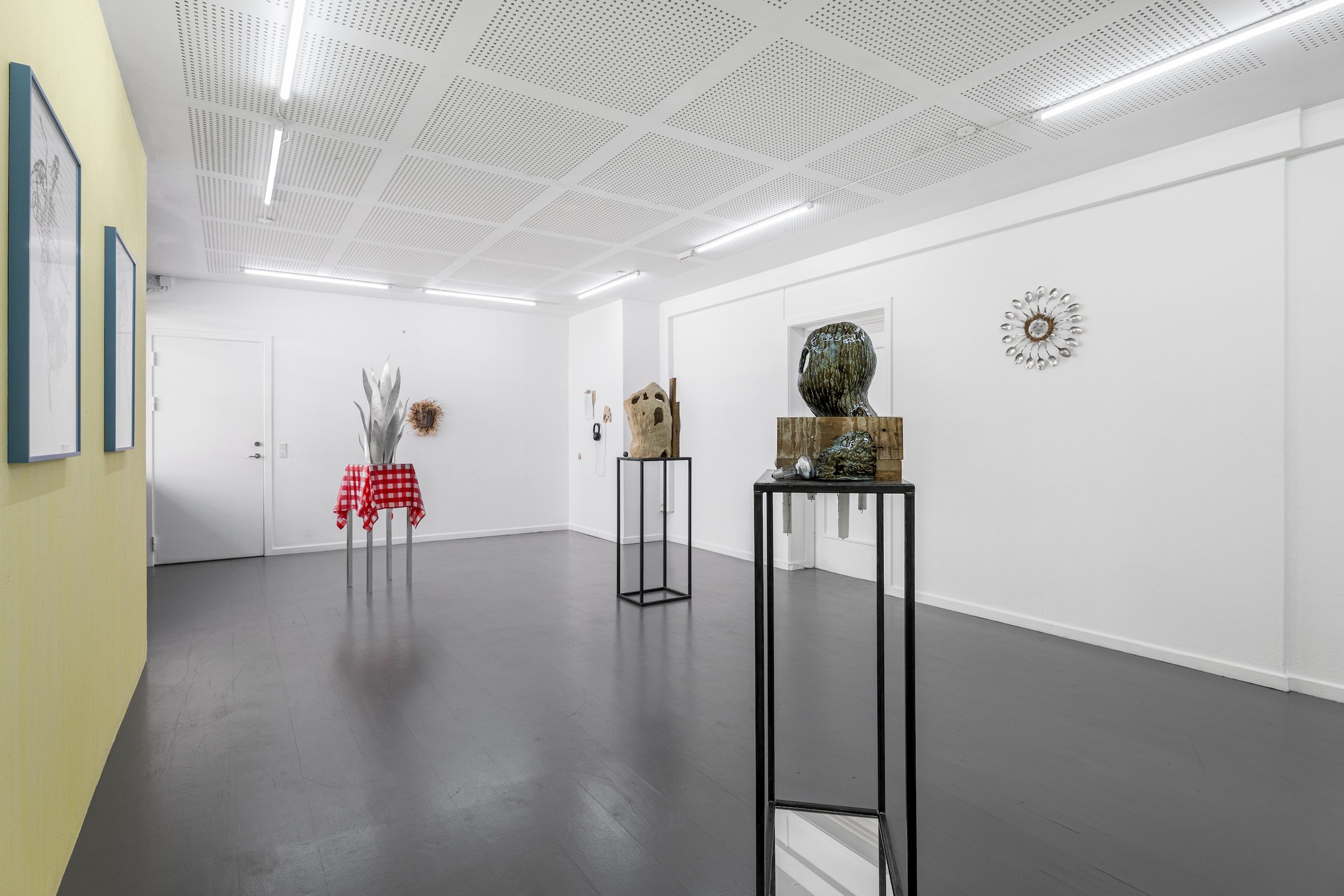 Installationsfoto, <i>Verden består af støv</i>. Foto: Morten Underbjerg.