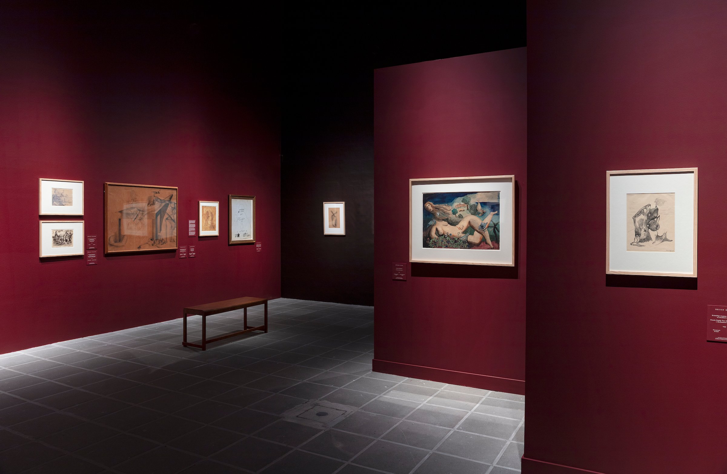 Installationsfoto, <i>Surrealisme på papir</i>, SMK, 2025. Foto: SMK