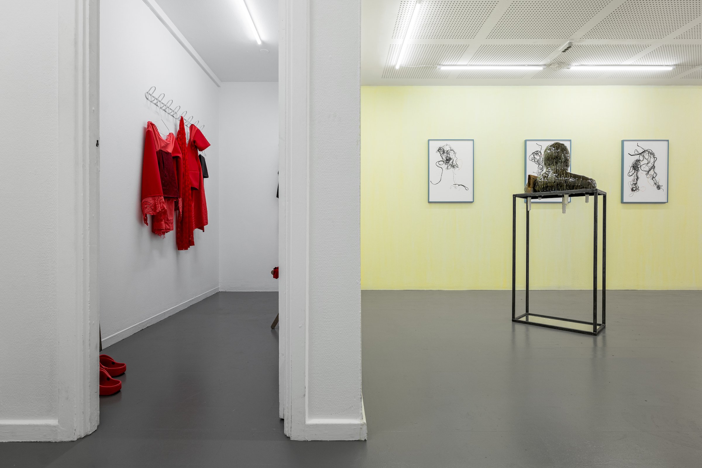 Installationsfoto, <i>Verden består af støv</i>. Foto: Morten Underbjerg.