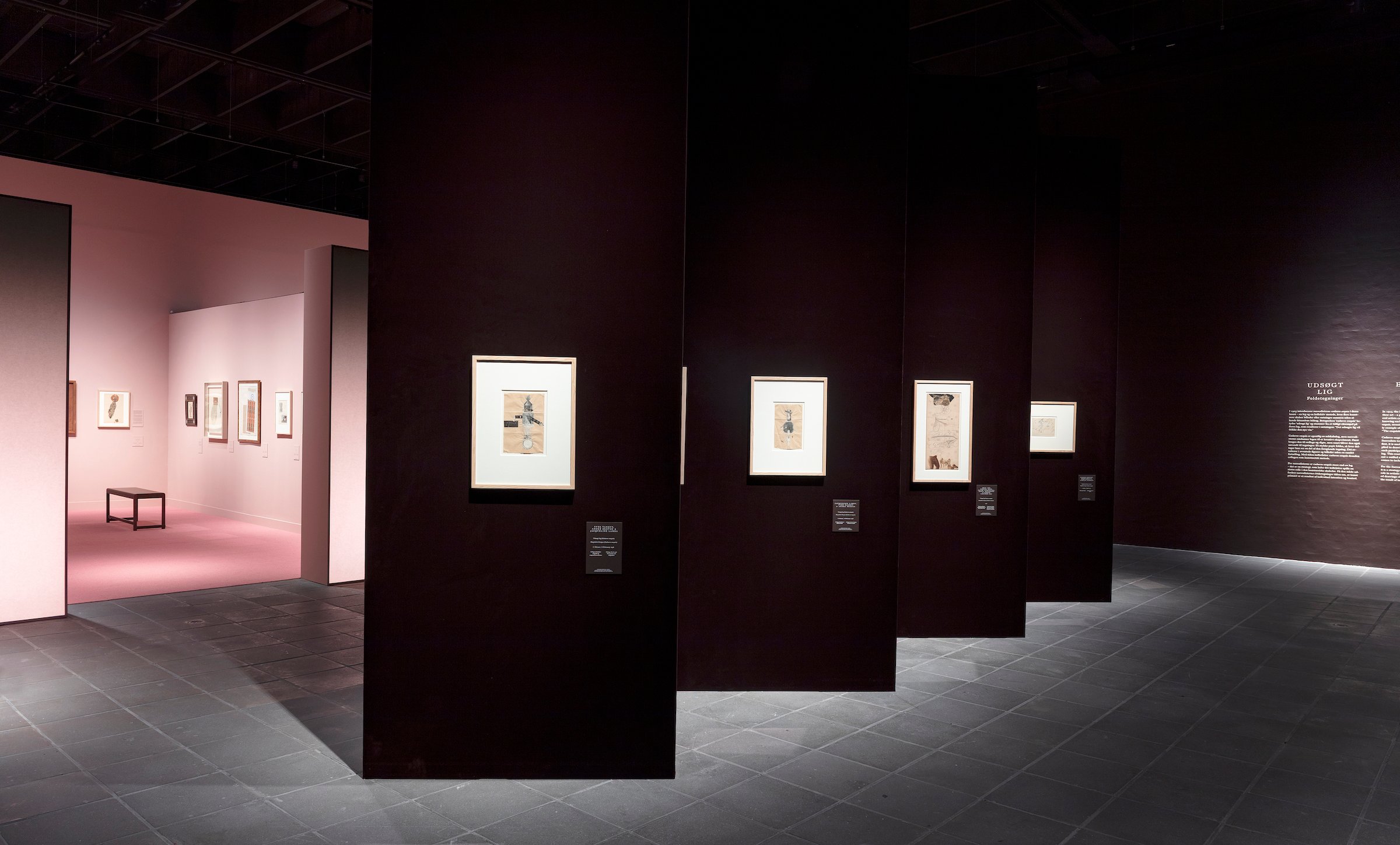 Installationsfoto, Surrealisme på papir, SMK, 2025. Foto: SMK