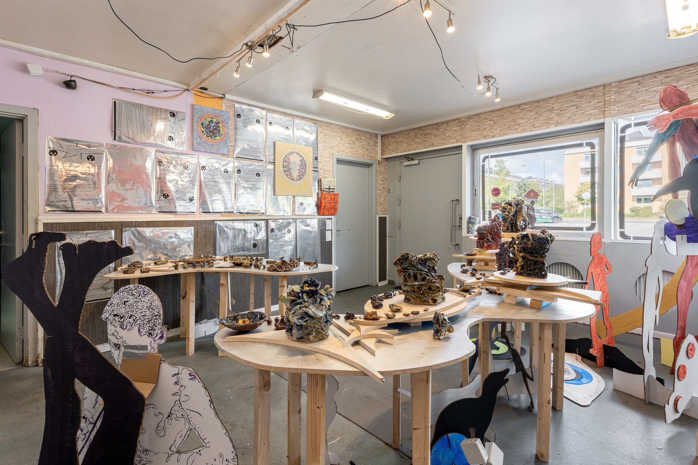 Installationsfoto, Christian Schmidt Rasmussen, <i>Den Flyvende Sommerhest</i>, Urger House, 2025 Foto: Morten Underbjerg