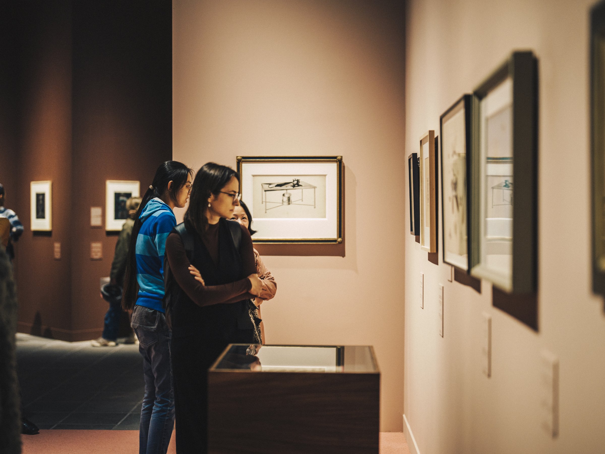 Installationsfoto, <i>Surrealisme på papir</i>, SMK, 2025. Foto: Vincent Winther