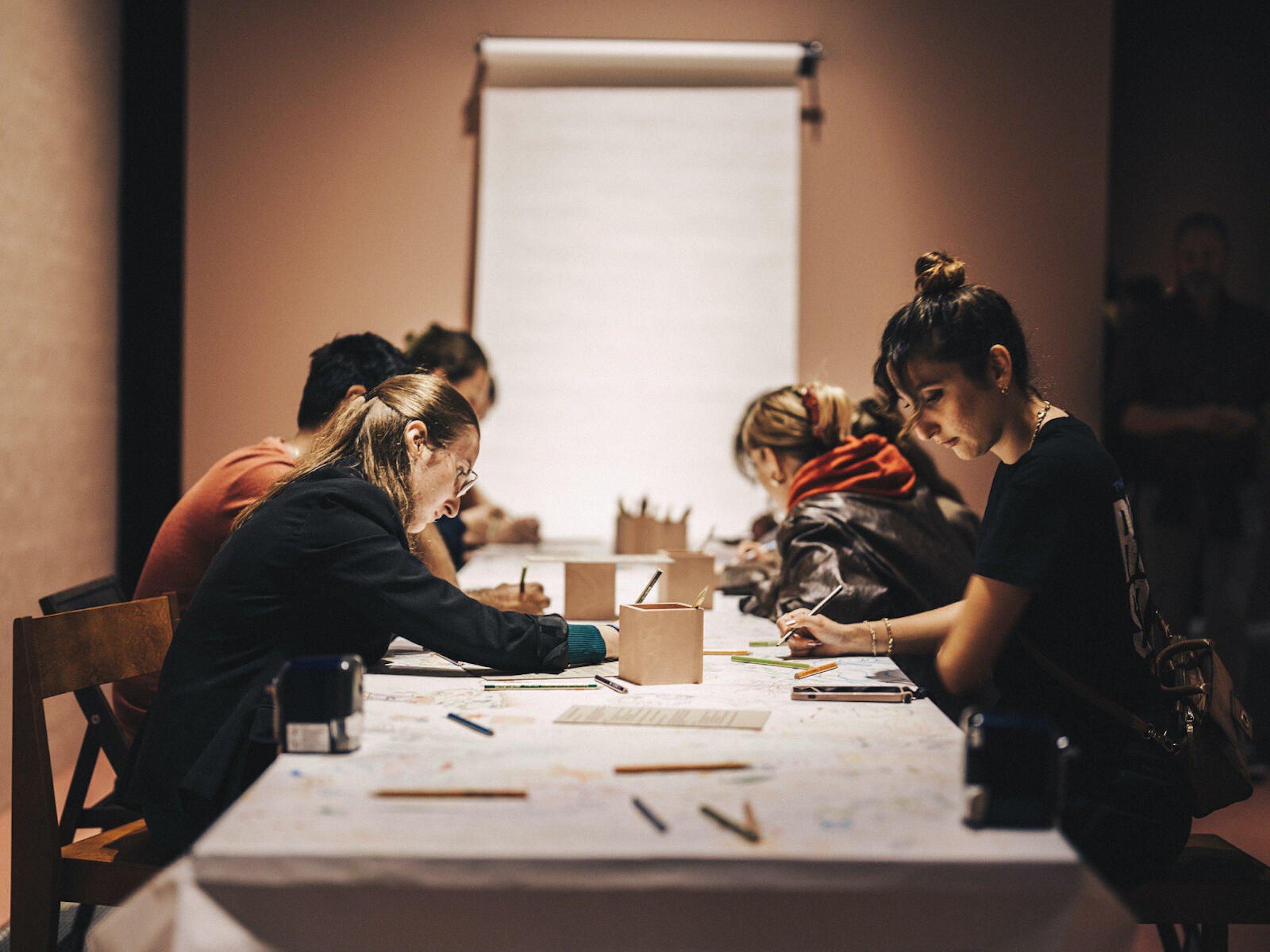 Installationsfoto, Surrealisme på papir, SMK, 2025. Foto: Vincent Winther