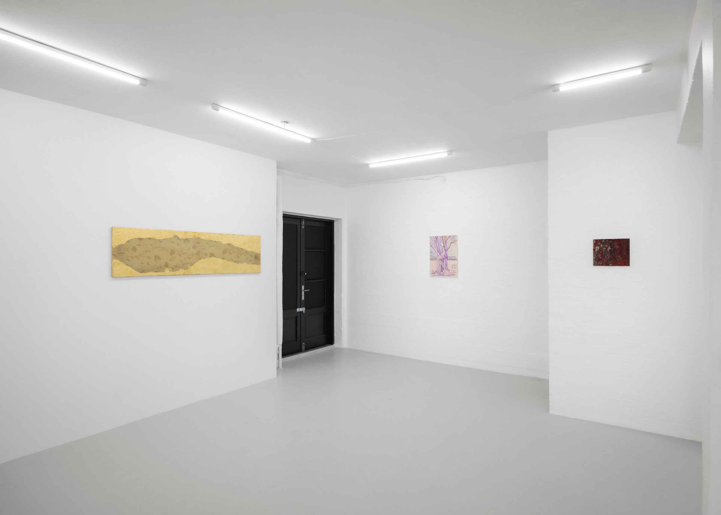 RAIN SOUNDS COVER THE NARROW ROOM AMBIENCE LYING IN ATTIC AND LISTENING TO RAIN FALLING ON ROOF. på Lifestyle. Installation view. Foto: Malle Madsen