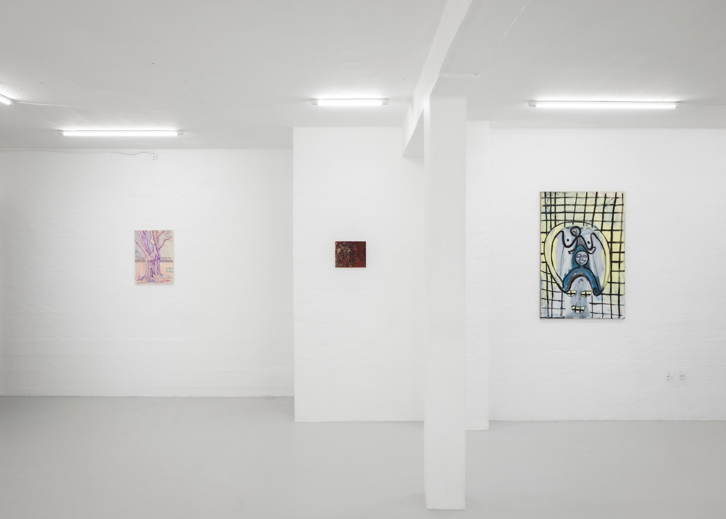 Mira Winding, <i>Peace be still</i>, 2025; Morten Knudsen, <i>Untitled (Y)</i>, 2024 - 2025; Maria Wæhrens, <i>UD AF MOR (coming out)</i>, 2017. Foto: Malle Madsen