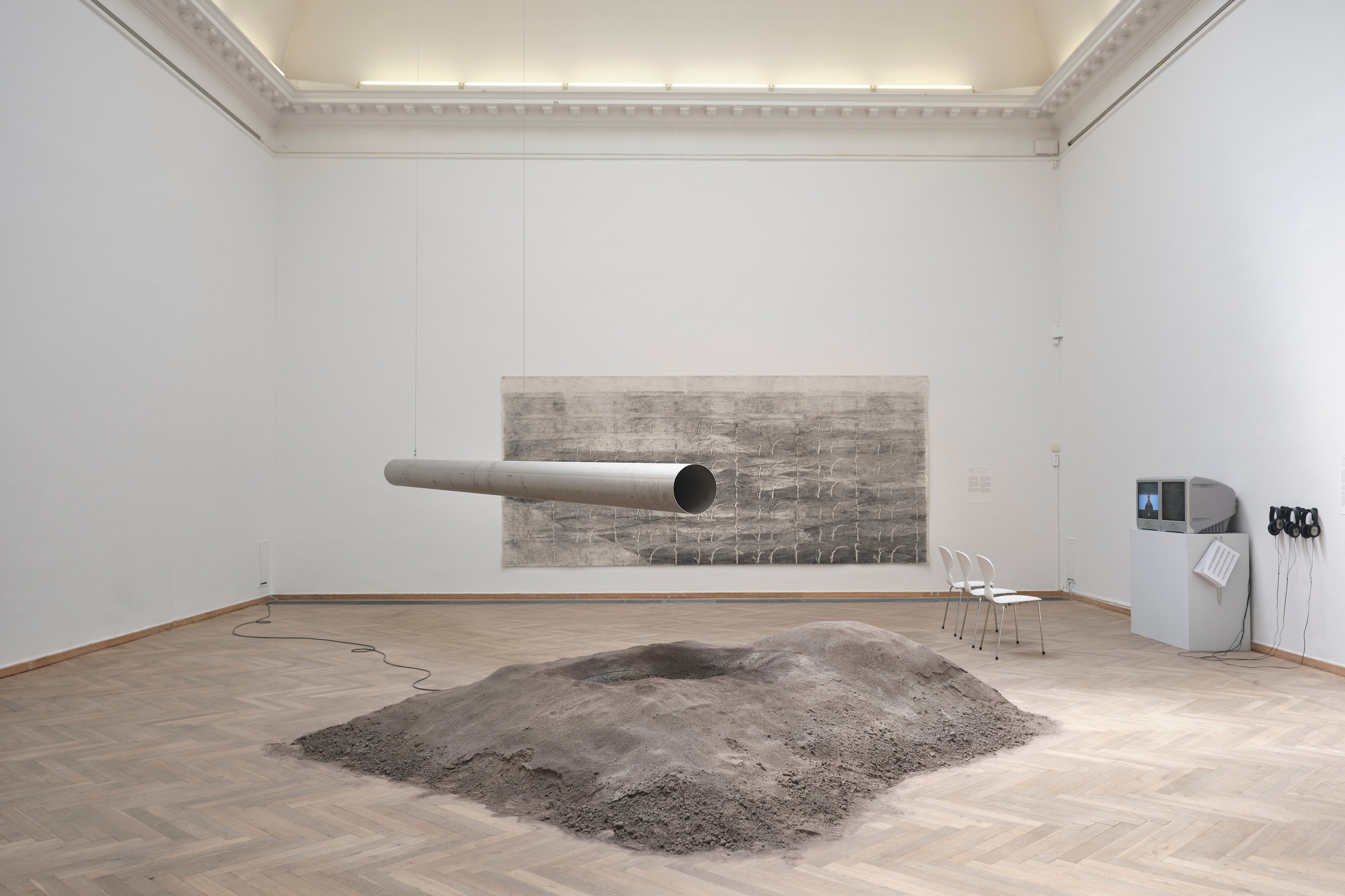 Andrej_Kiripolsky: <i>Have You Ever Seen Coal Burn?</i> (udstillingsview). Foto: Davy-Denke_Rytter&Denke