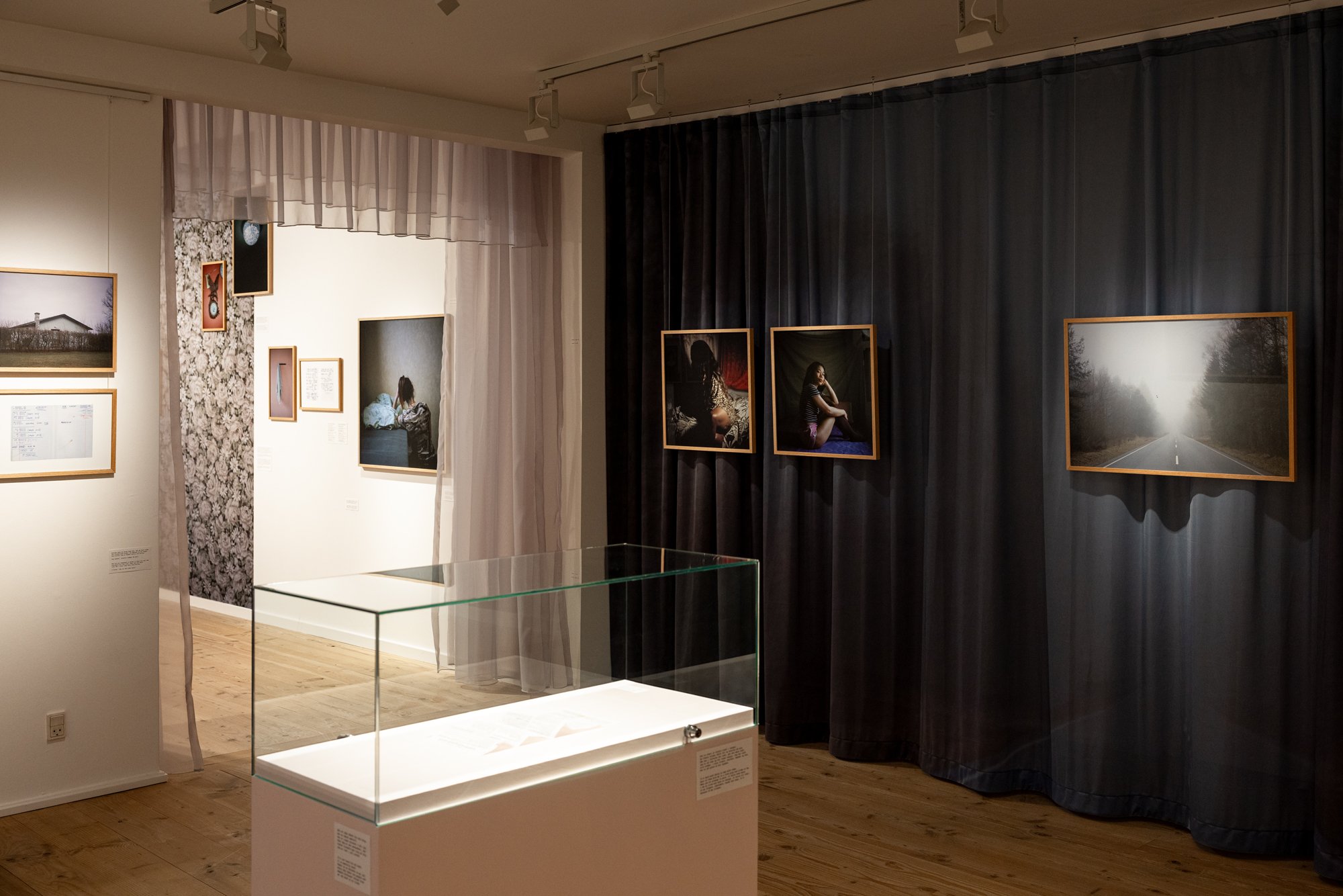 Udstillingen You still don’t know my name af Louise Herrche Serup og Sarah Hartvigsen Juncker. KØN - Gender Museum Denmark. Foto: Tobias Nicolai