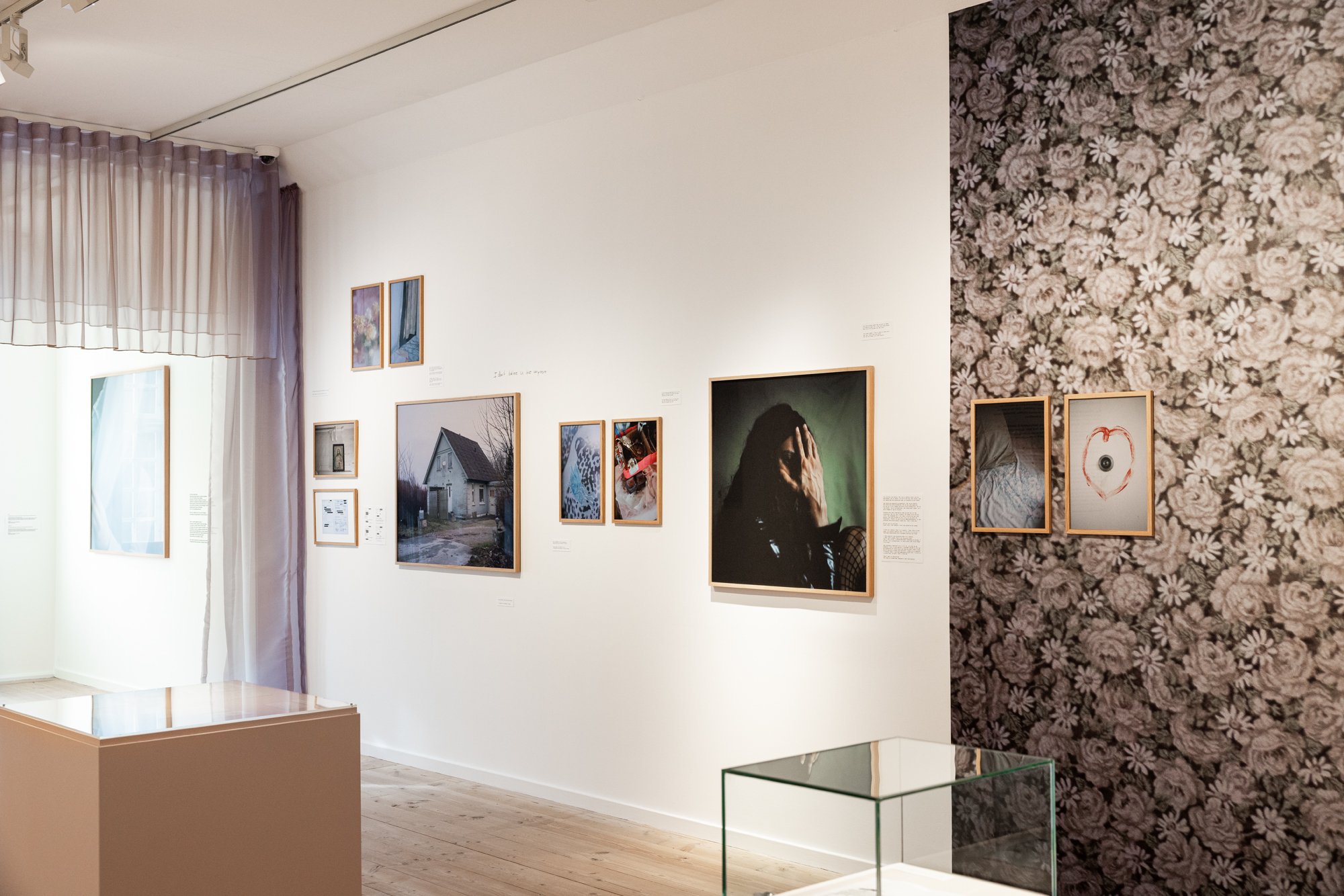 Udstillingen You still don’t know my name af Louise Herrche Serup og Sarah Hartvigsen Juncker. KØN - Gender Museum Denmark. Foto: Tobias Nicolai