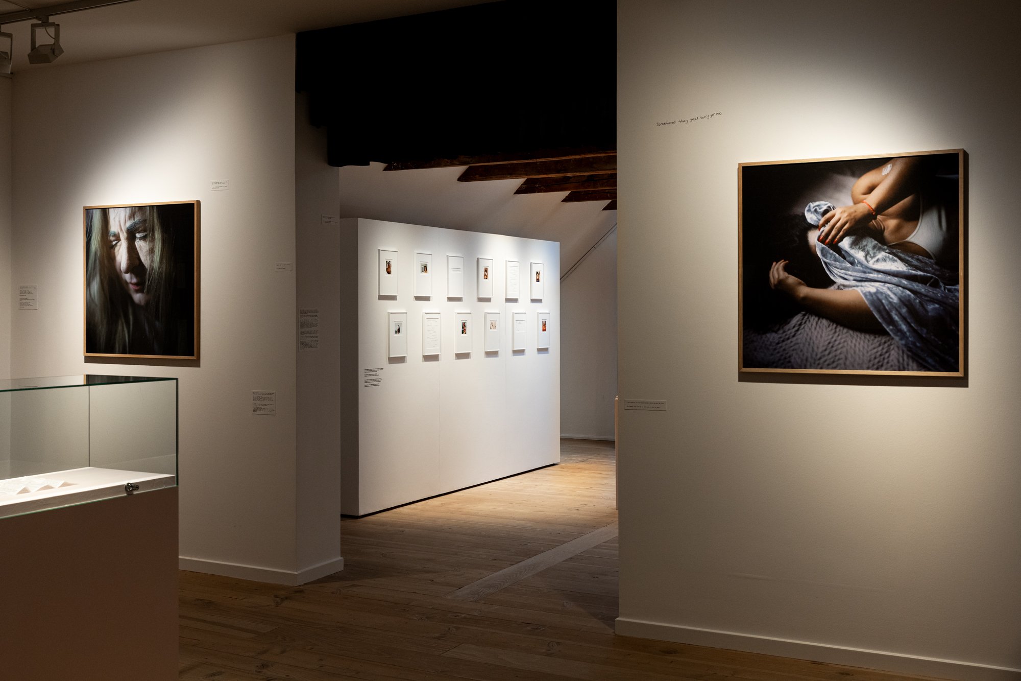 Udstillingen You still don’t know my name af Louise Herrche Serup og Sarah Hartvigsen Juncker. KØN - Gender Museum Denmark. Foto: Tobias Nicolai