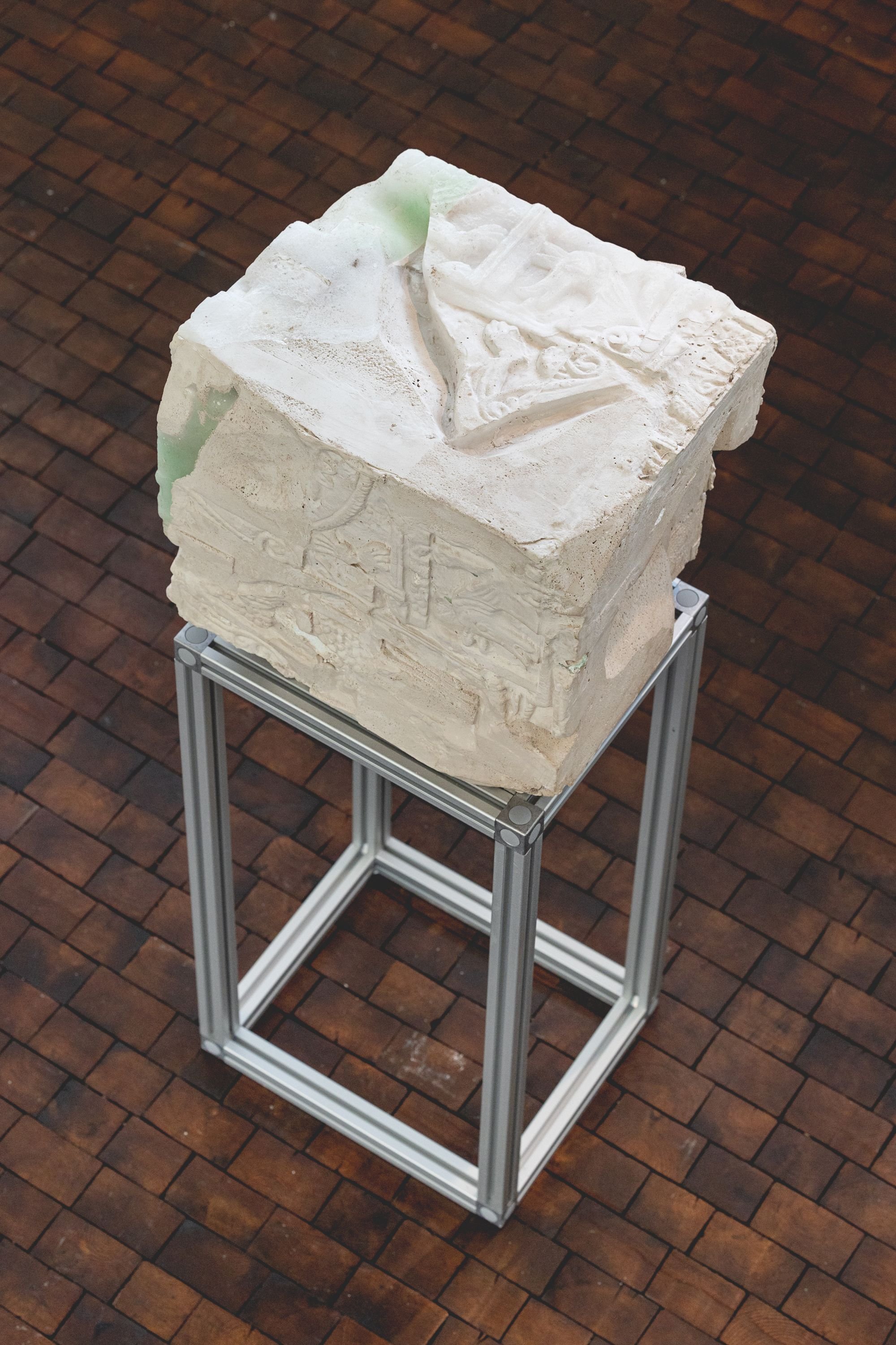 Fredrik Tydén, Dead Reckoning (skabningen, der var skabt af ligdele fra voksne, men med en sjæl som et nyfødt barn) (2021/2025). Foto: Frida Gregersen