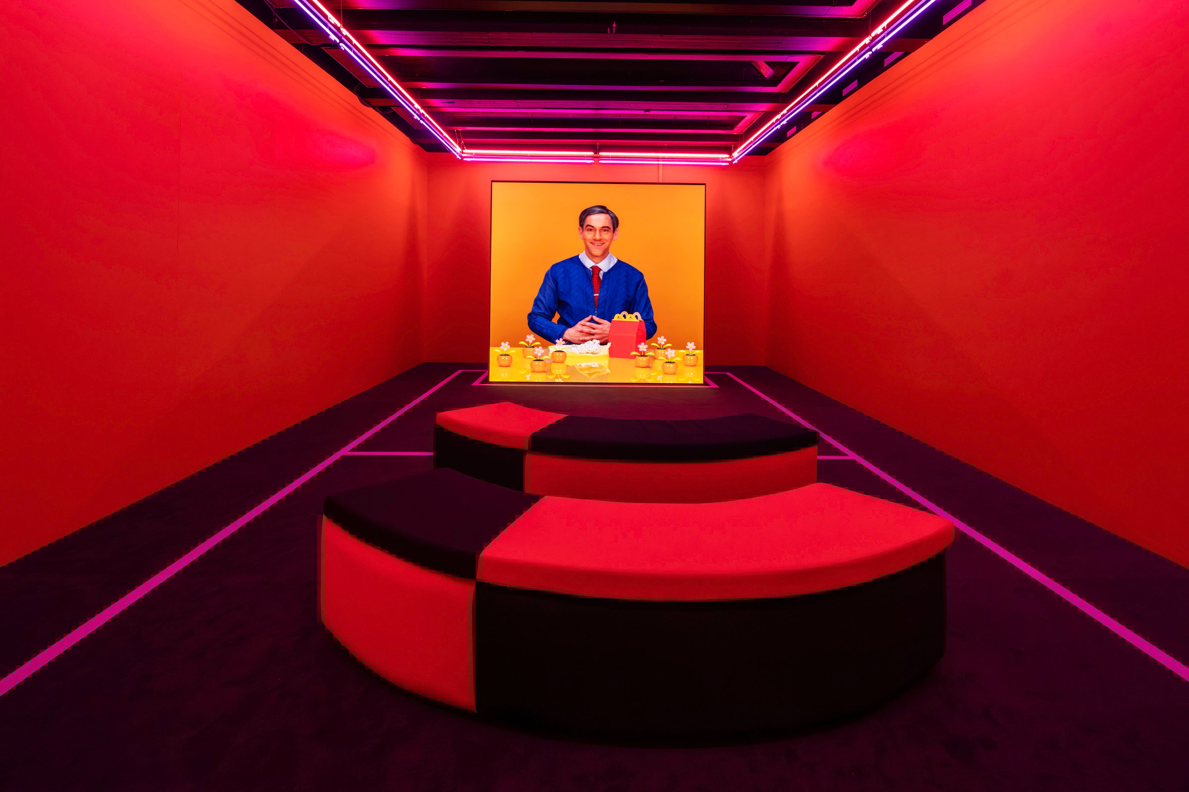 Alex Da Corte: Installationsview, <i>Rubber Pencil Devil</i>. Kunsten 2025/26. Foto: Niels Fabæk/Kunsten. 