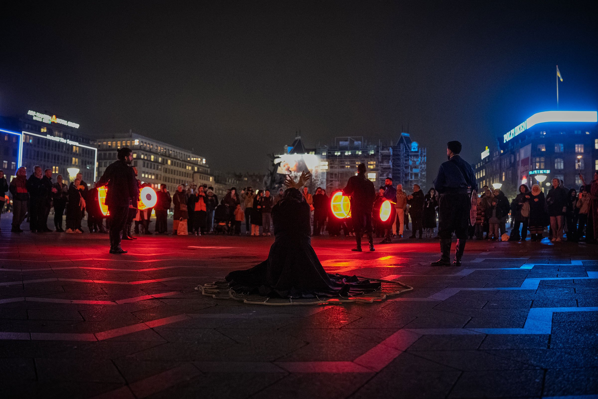 Performance af Lina Hashim. Foto: Christian Brems.