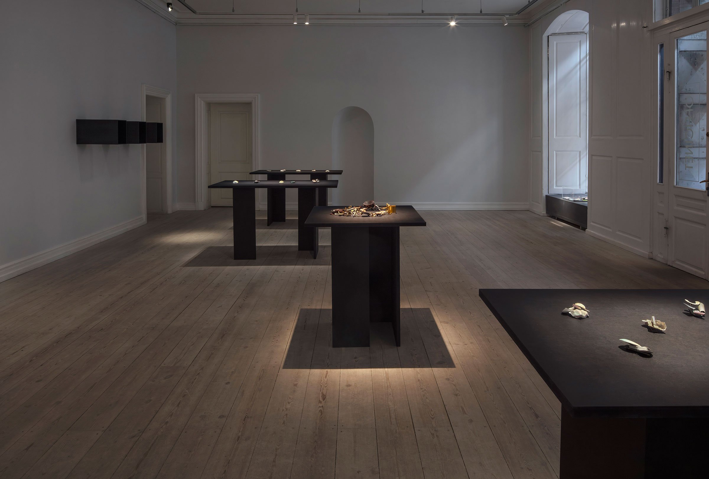 View fra udstillingen <i>Kaori Juzu: FOUNTAIN OF TIME – FOUNTAIN OF COLOURS</i>. Foto: Dorte Krogh.