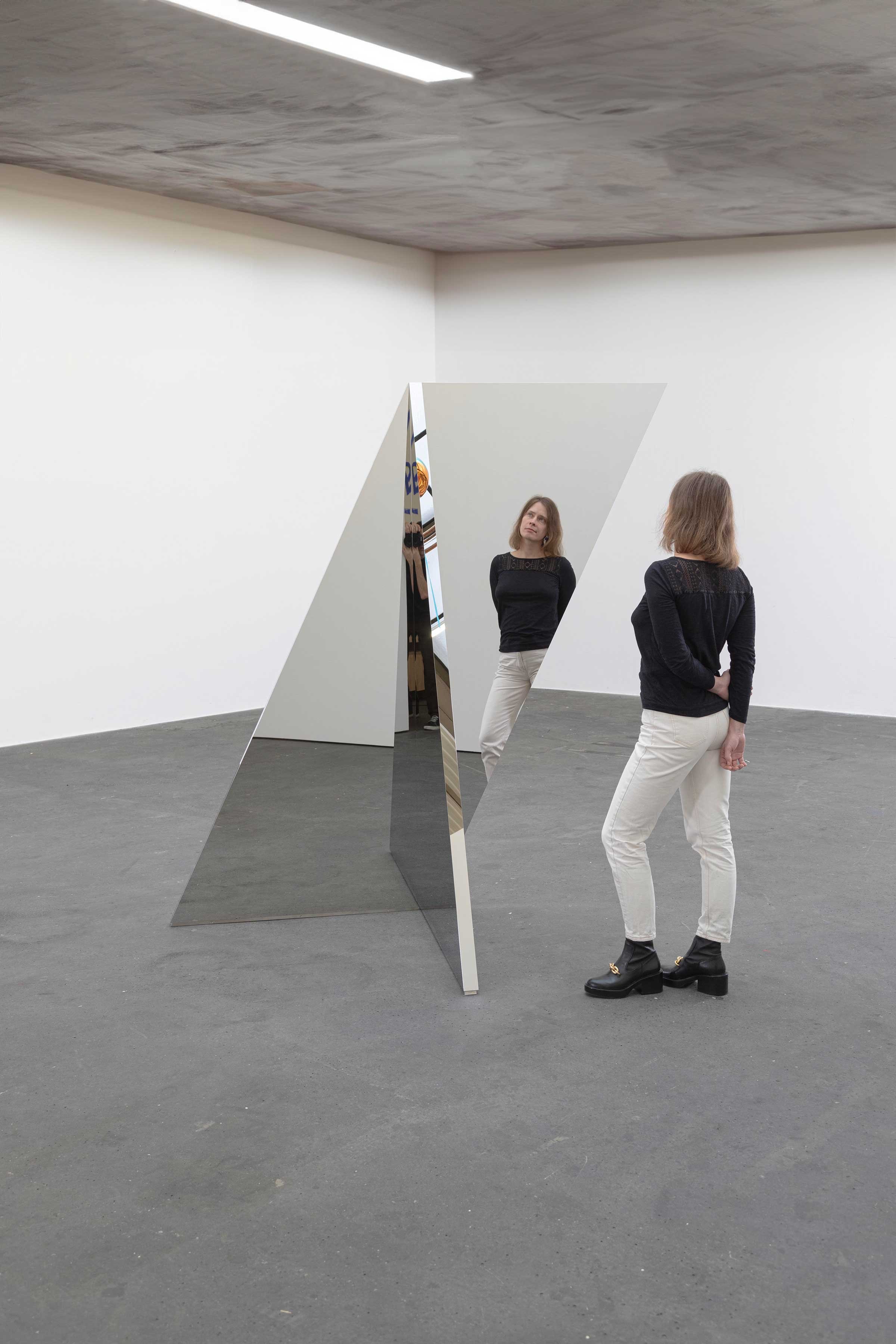 Jeppe Hein: <i>Geometric Mirrors VI</I>. Aluminium, stainless steel, high polished stainless steel (super mirror). Foto: Galleri Nicolai Wallner