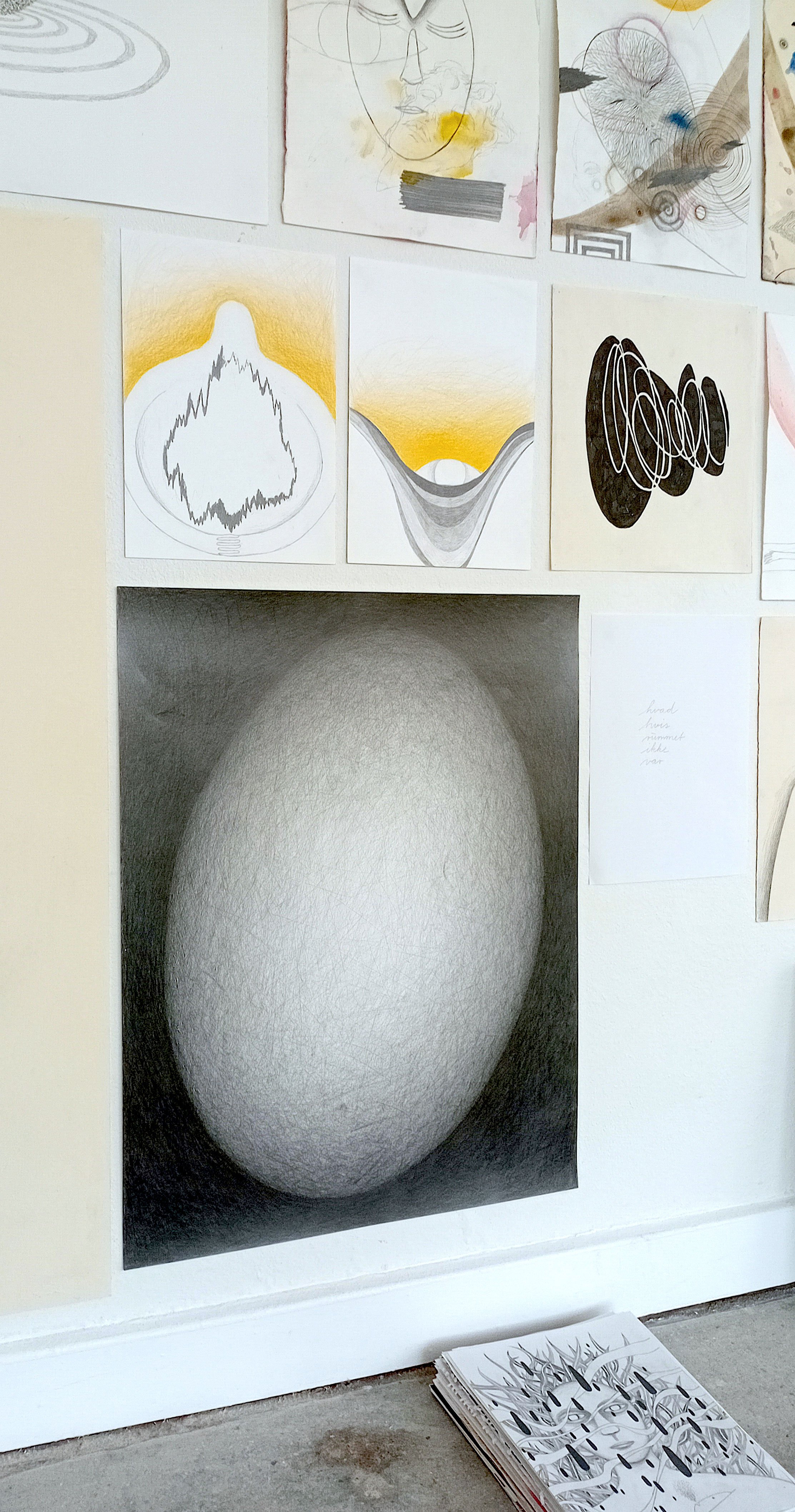 View fra udstillingen <i>Knus glasset og fald ind i glaspusterens ånde</i>. Foto: Ole Bak Jakobsen.