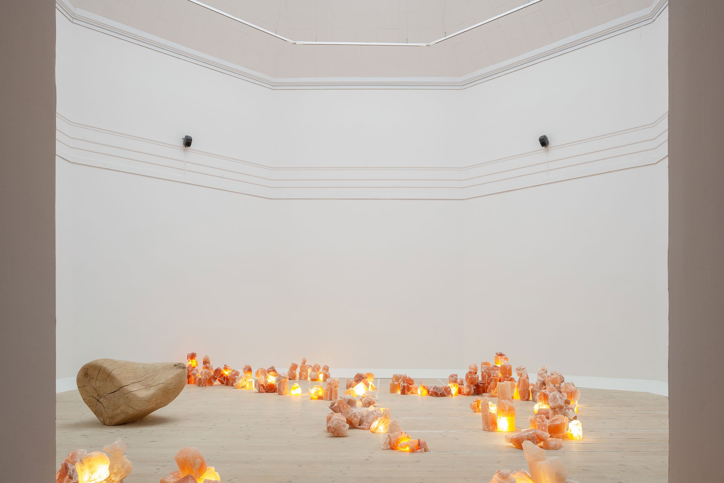 View fra udstillingen <i>Searching Through the Dark and the Light</i>. Foto: Jacob Friis Holm Nielsen.