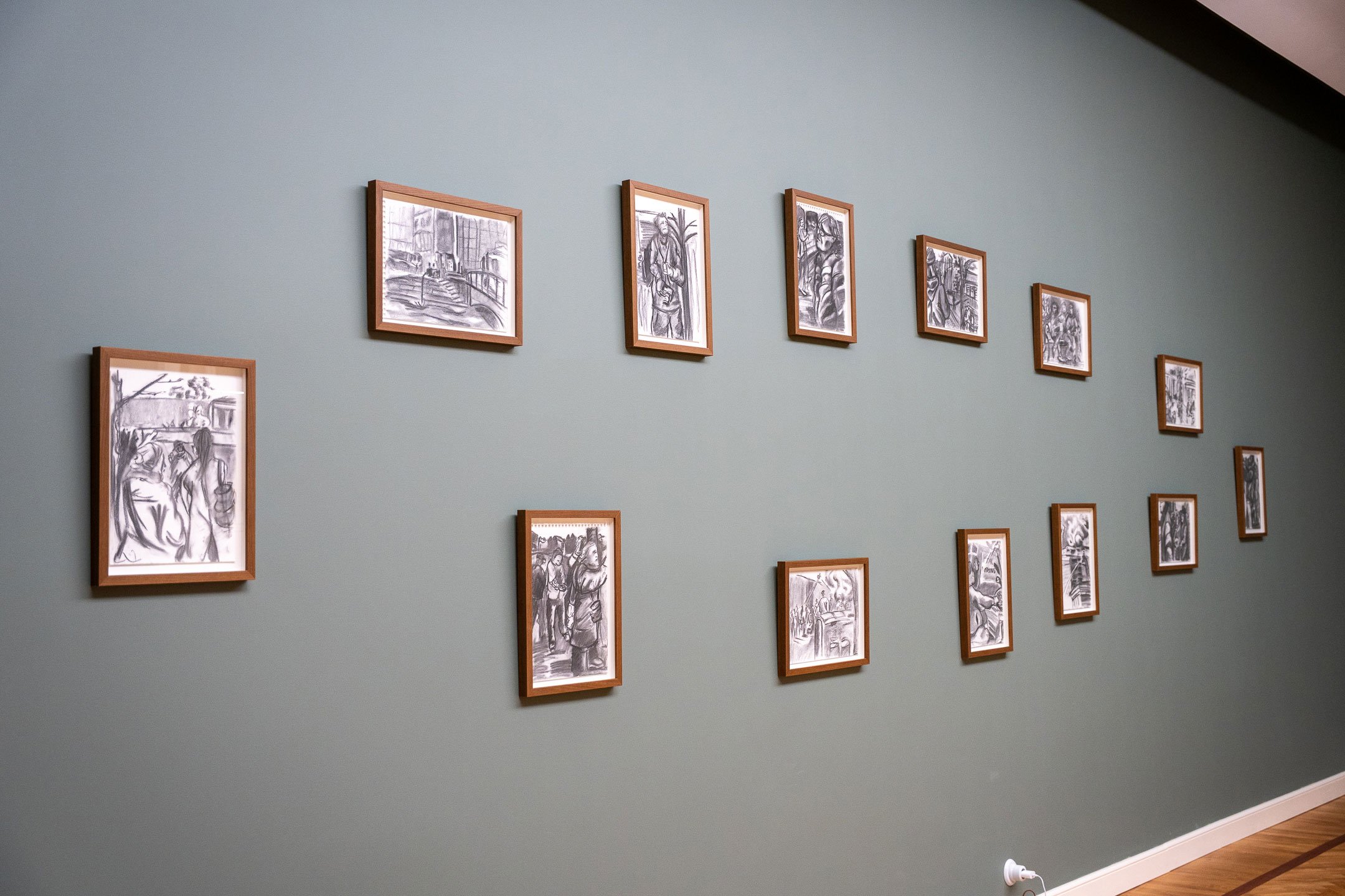 Mødelokalet <i>Børsbroen</i> med 13 tegninger af Peter Voss-Knude <i>Børsen brænder</i>. Foto: Dansk Erhverv.