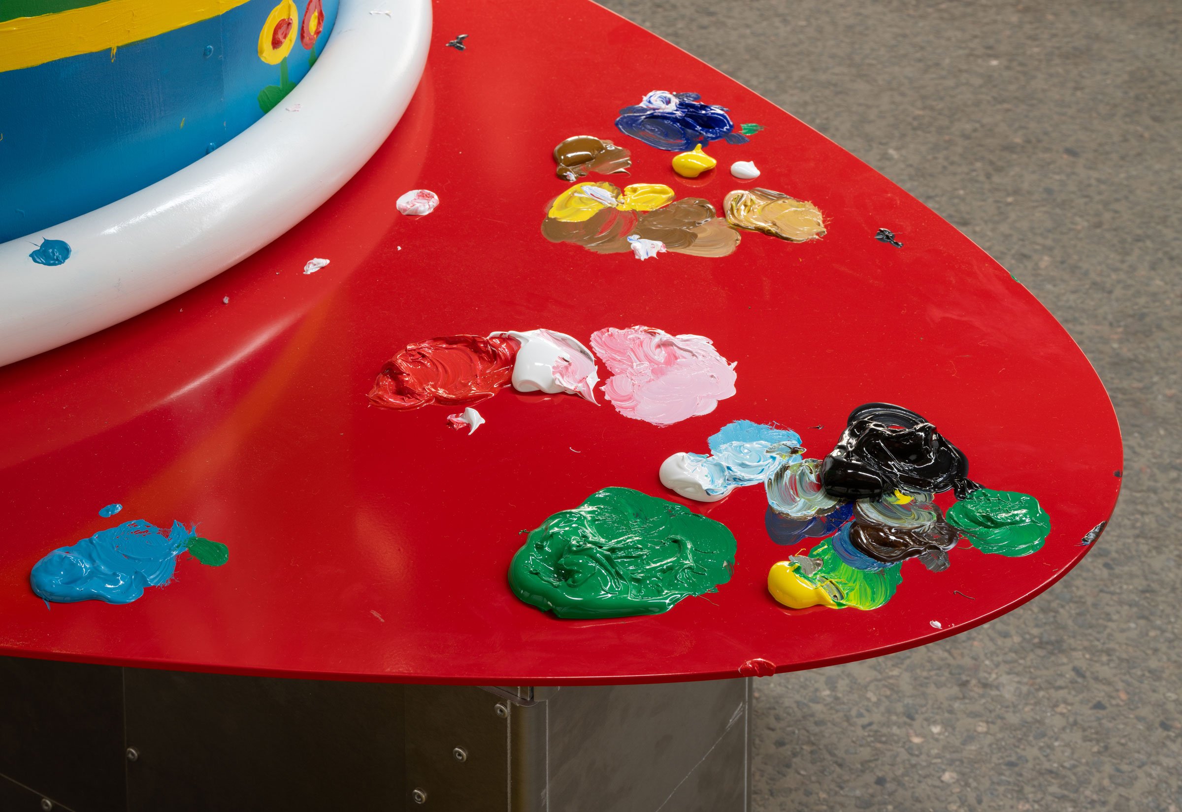 Detalje fra skulptur på udstillingen <i>Your Cards Are Bleeding</i>. Foto: David Stjernholm