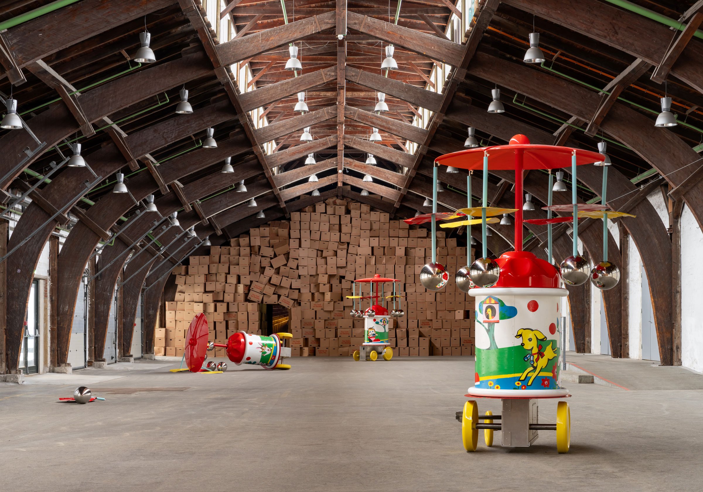 View fra Kåre Frangs udstilling <i>Your Cards Are Bleeding</i> i den Rå Hal på Godsbanen i Aarhus. Foto: David Stjernholm