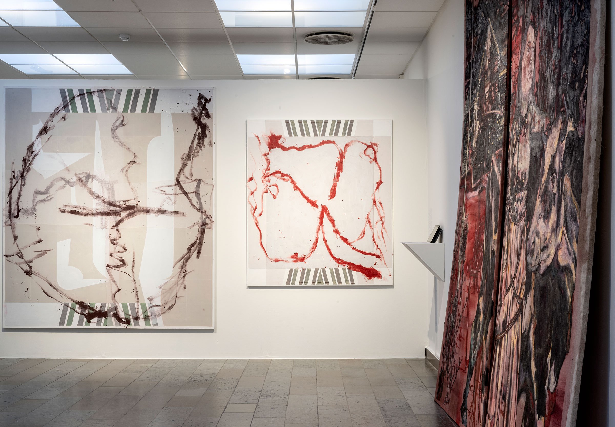 Malene Landgreen: <i>Den døde due</i> og <i>Lethe Floden</i>. + Anna Sofie Jespersen: <i>Tråden/nåden/dåden</i>. Foto: Torben E. Meyer.