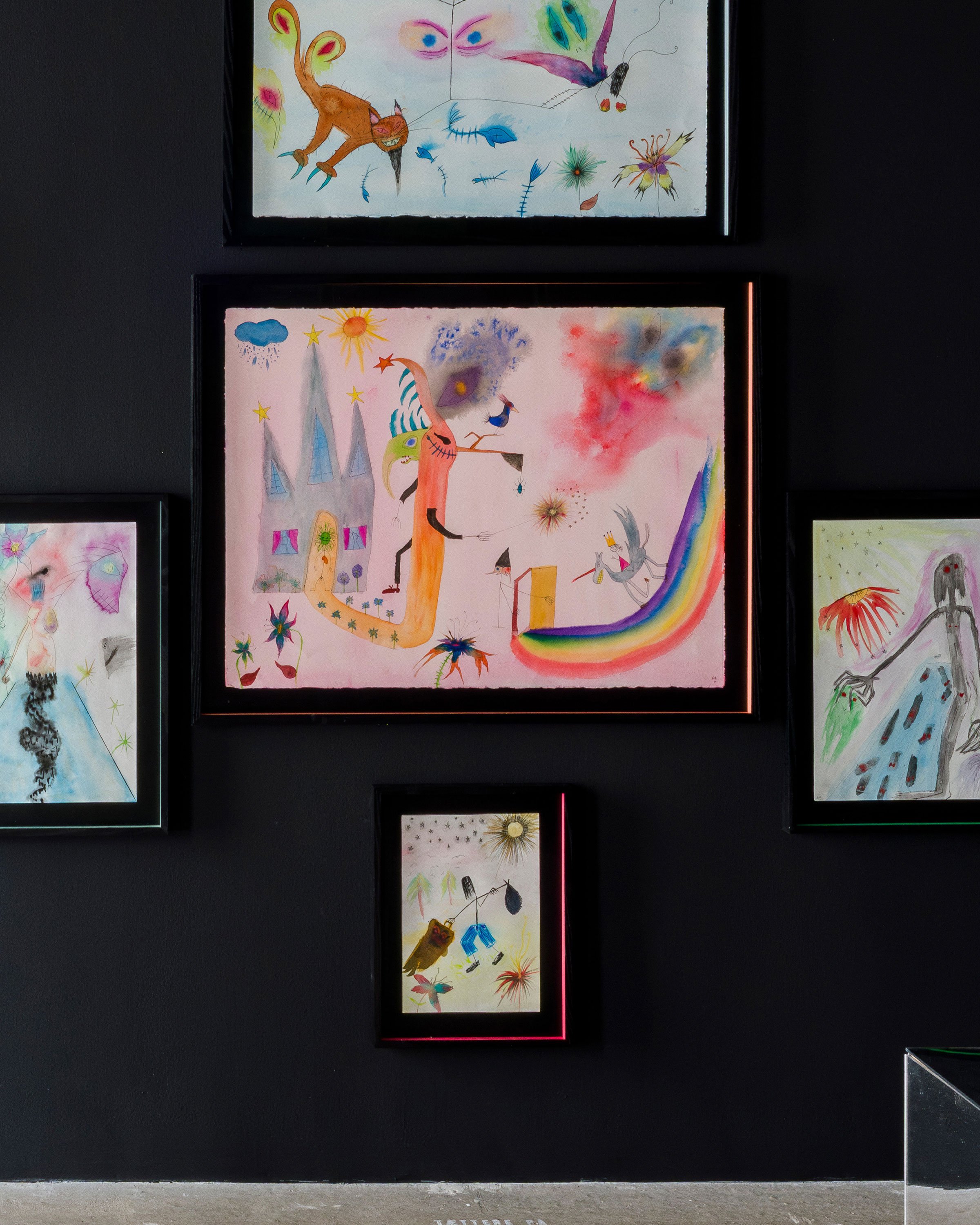 Installationsview fra udstillingen AKRYLLA. Foto: Andreas Bastiansen / Skitsehandlen.