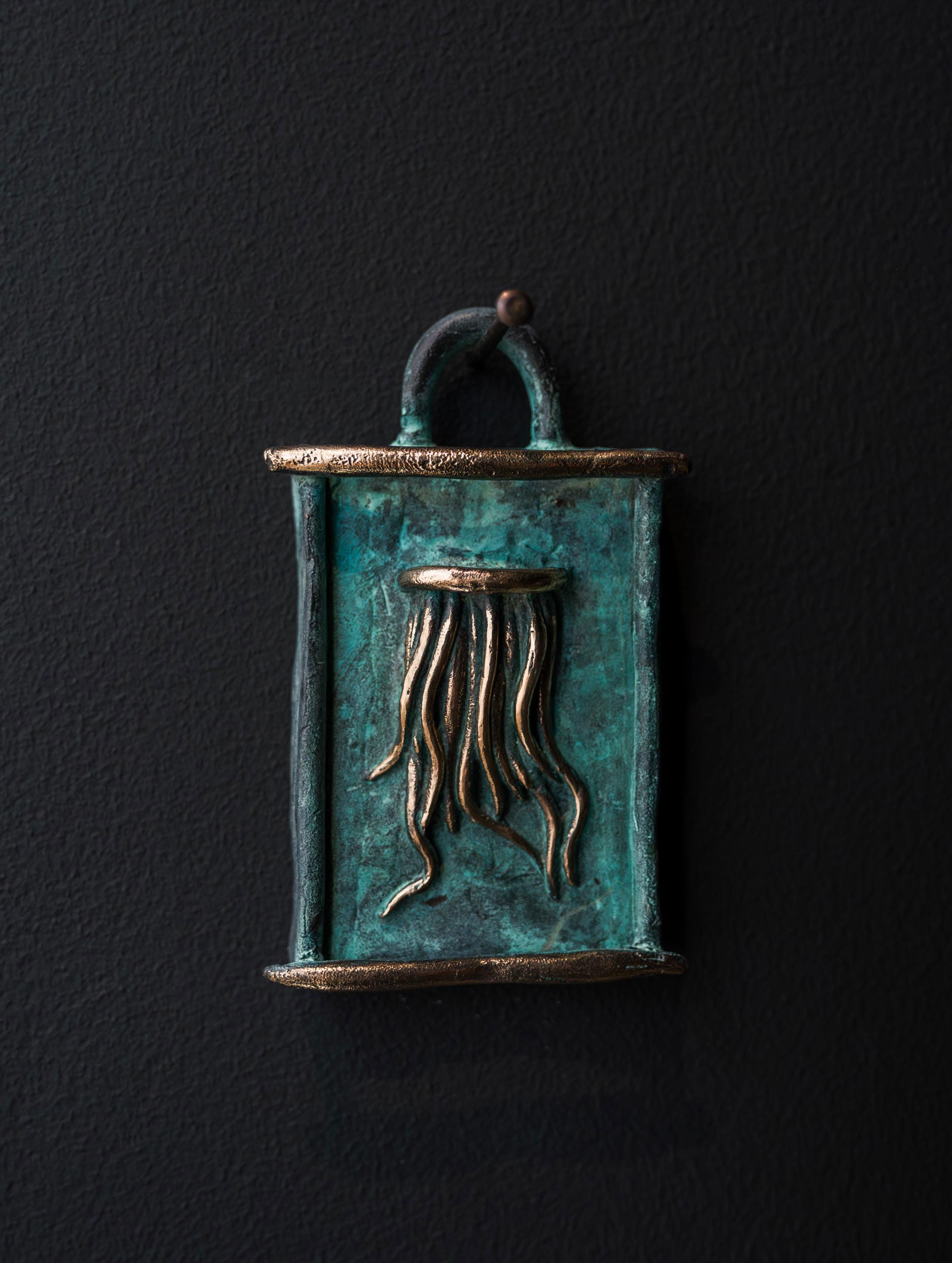 Værk af Noah Umur Kanber. Foto: Andreas Bastiansen / Skitsehandlen.