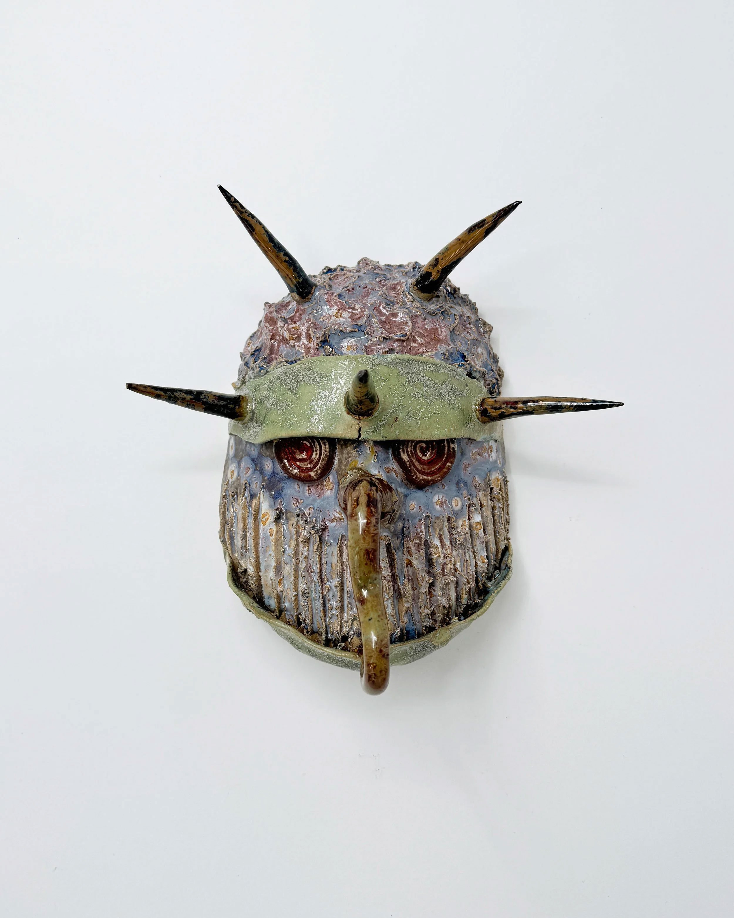 Noah Umur Kanber: <i>Maske (5)</i>, 2025. Foto: Skitsehandlen