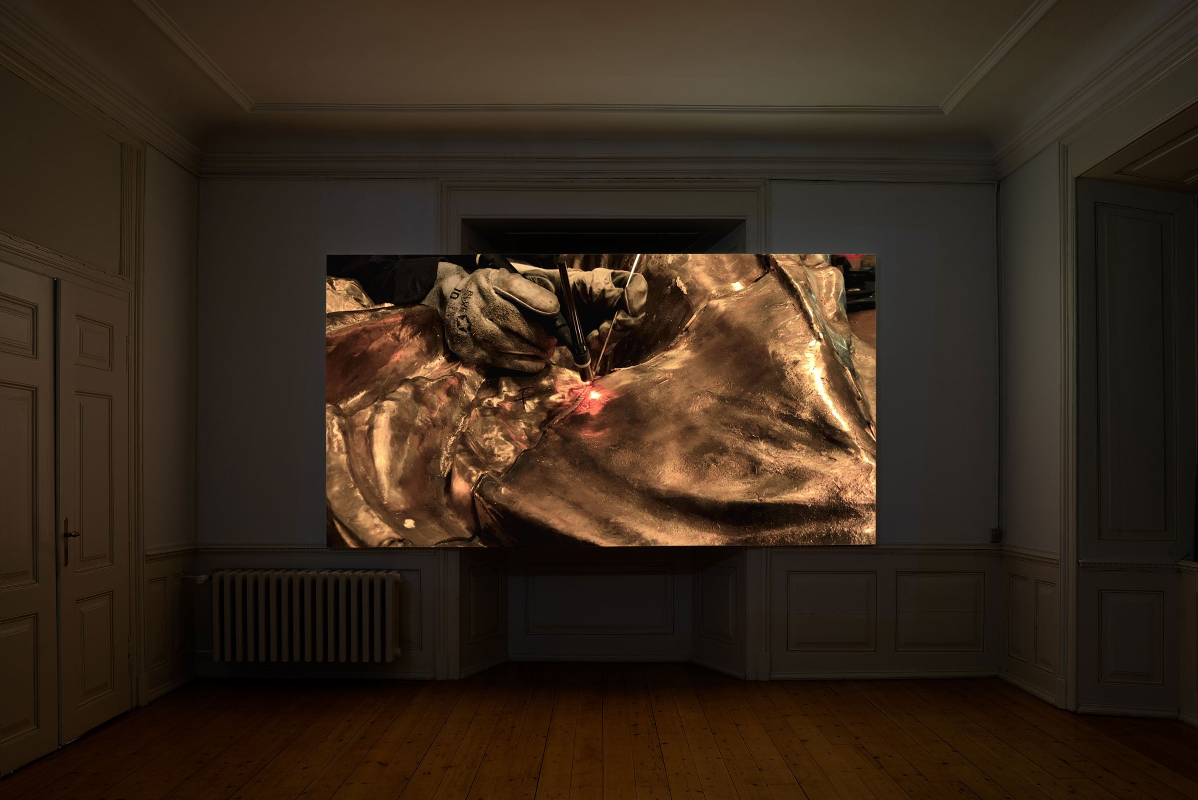 Videoværket <i>Fluid and Firm</i>, 2024 af Tina Maria Nielsen. Foto: Jacob Friis-Holm Nielsen.