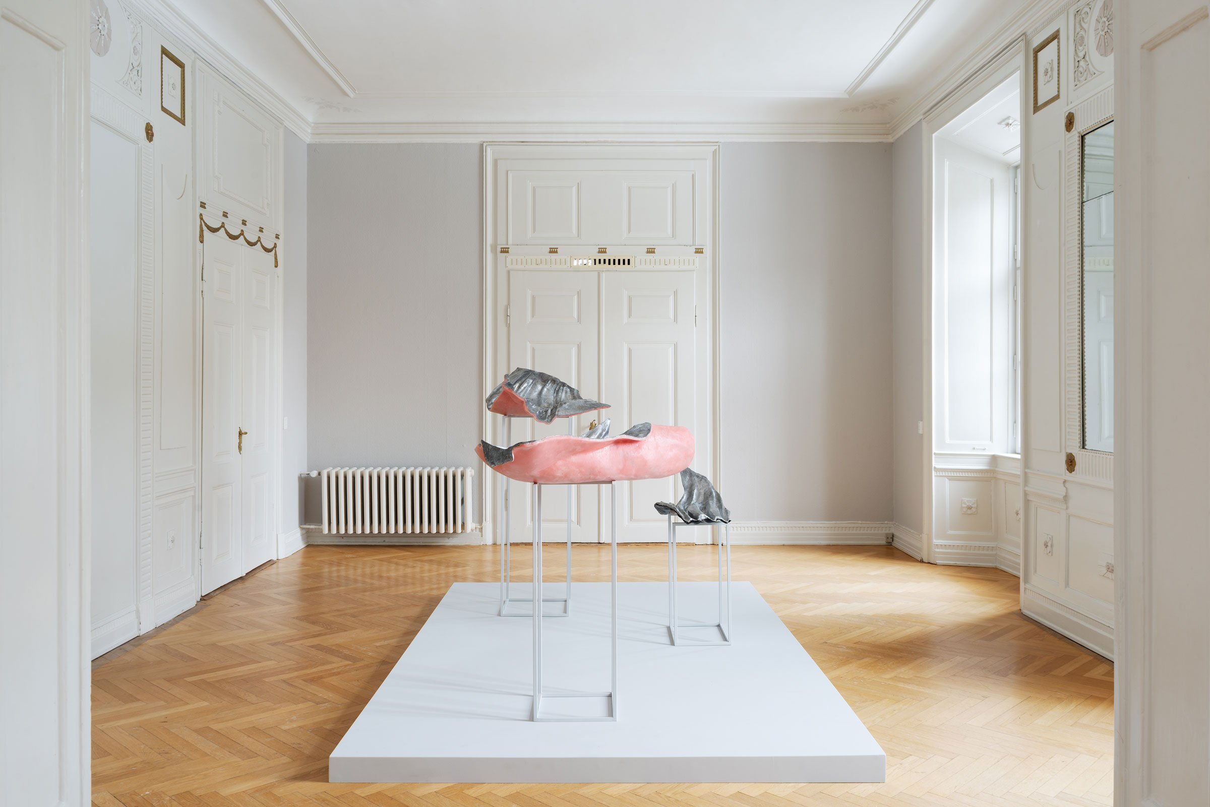 <i>Triade #1</i>, 2024, <i>Triade #2</i>, 2024 og <i>Triade #3</i>, 2024 af Tina Maria Nielsen. Foto: Jacob Friis-Holm Nielsen.