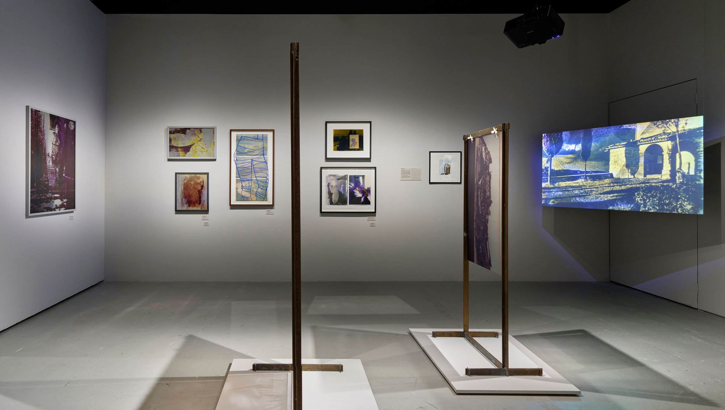 Installationsfoto fra udstillingen <i>Jytte Rex – Drømmen og den rasende latter</i> i Den Sorte Diamant – Det Kgl. Bibliotek. Foto: Anders Sune Berg.