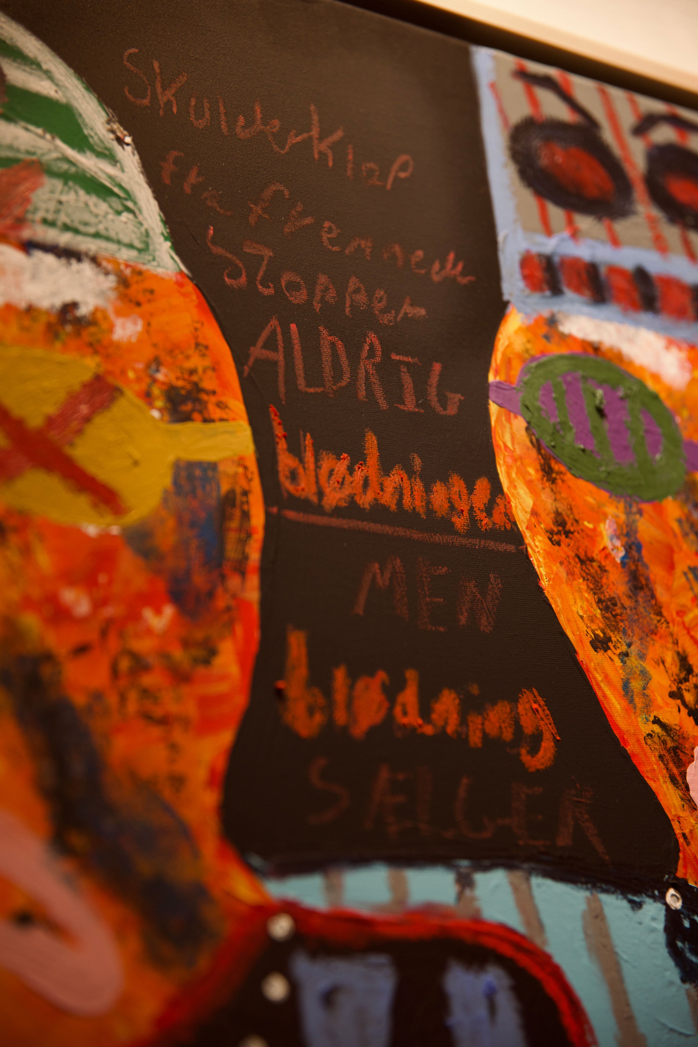 Fra udstillingsåbningen af Haidar Ansari og T.Ankers  <i>GUD BEVARE DE GRIMME BØRN</i>. Foto: Josephine Celine.