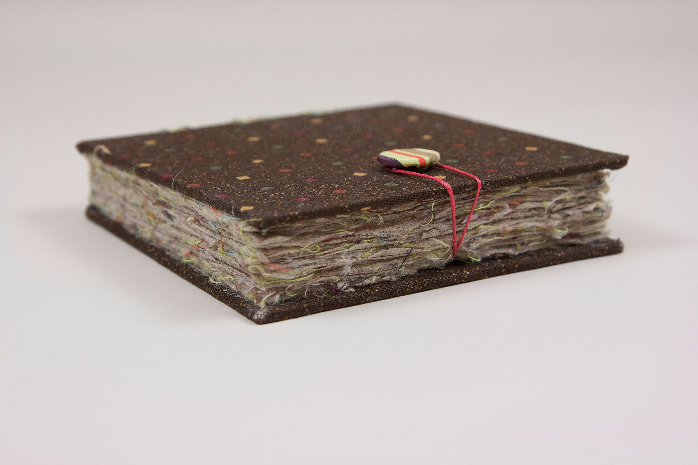 Fenneke Wolters-Sinke: <i>Blouse Book</i>, 2020 – Foto: Fenneke Wolters-Sinke.