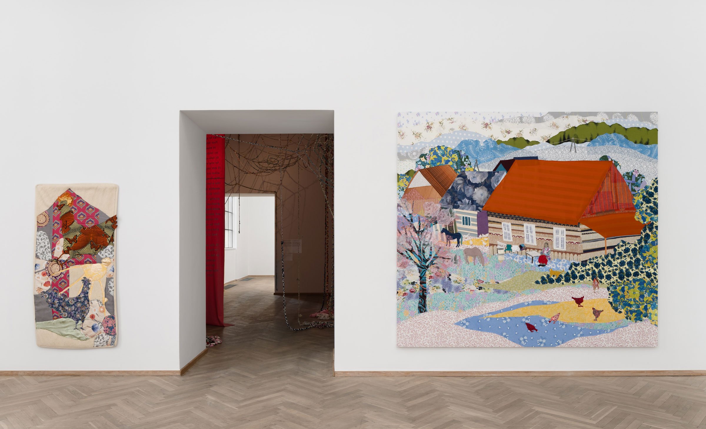 View fra udstillingen <i>Pani, so tradeł / Water that Wanders</i> af Małgorzata Mirga-Tas. Foto: David Stjernholm.