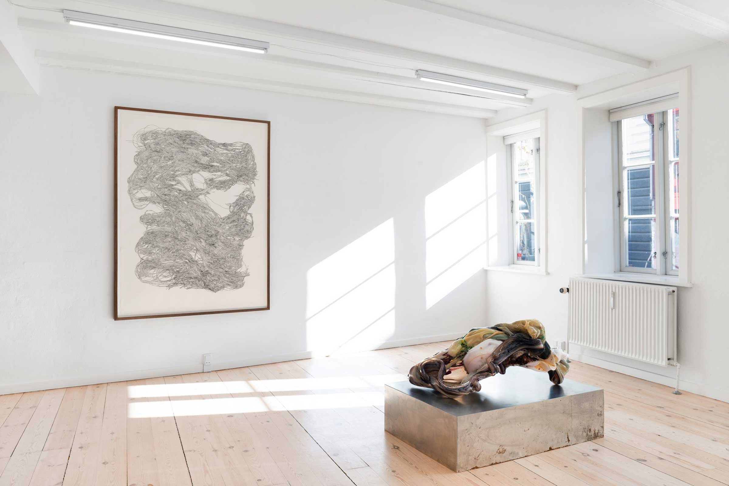 View fra Maria Koshenkovas og Nanna Riis Andersens udstilling <i>Spændinger</i> på Galleri Lene Bilgrav, 2026. Foto: Jacob Friis-Holm Nielsen