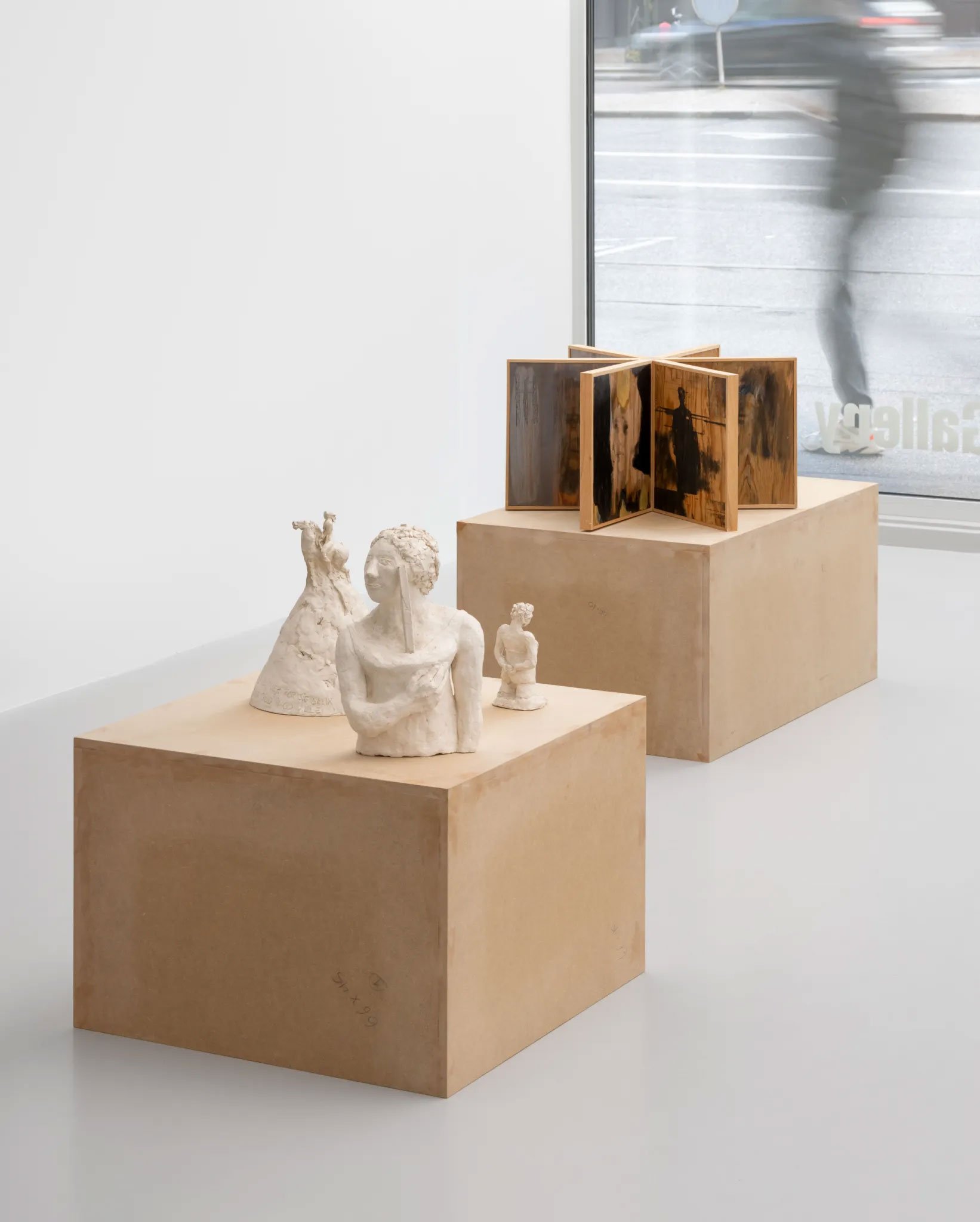 Fra soloudstillingen <i>My Tender Wife</i>,  hos Wilson Saplana Gallery i 2024. Foto: David Stjernholm