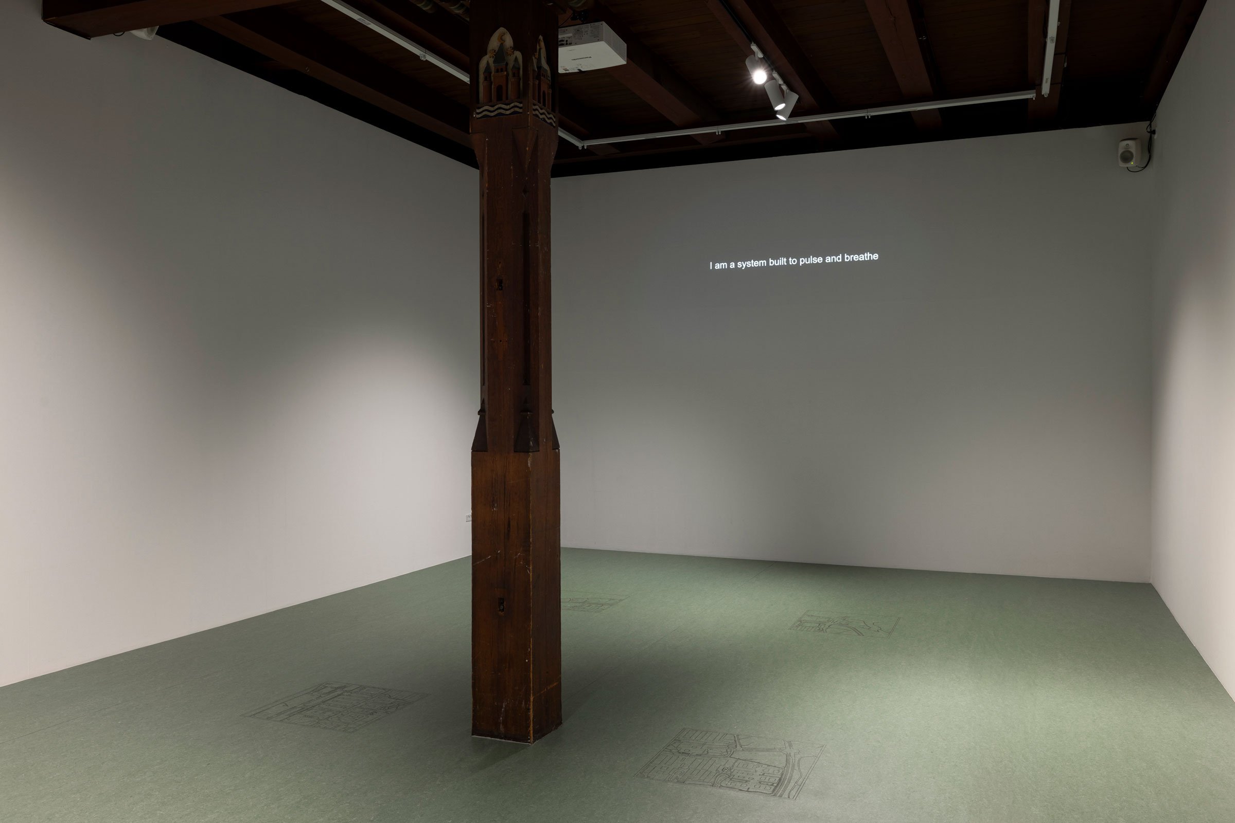 View fra udstillingen <i>Rest and Routine – Duet for Sanatorium and Modern Hospital</i>. Foto: Mads Holm.