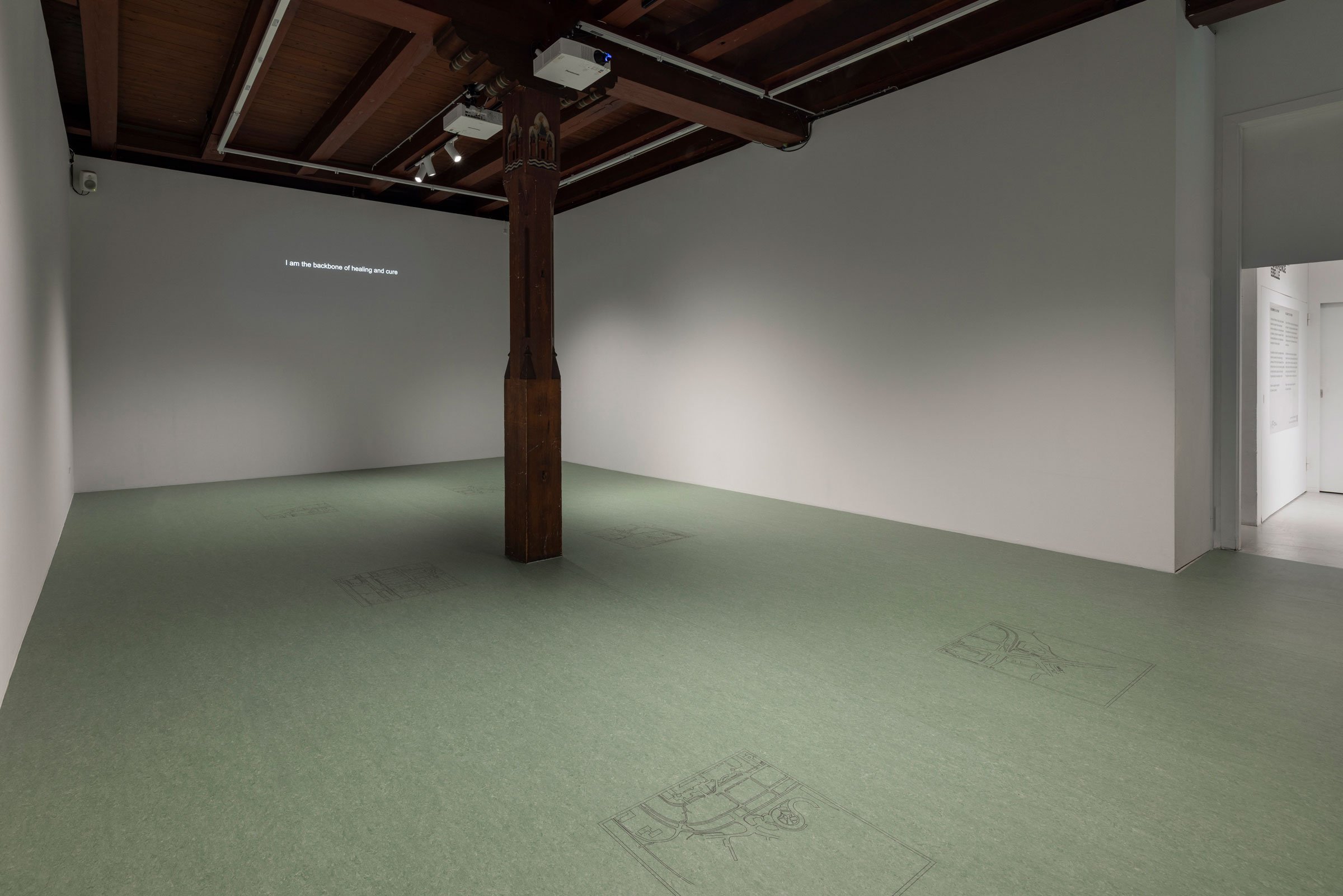 View fra udstillingen <i>Rest and Routine – Duet for Sanatorium and Modern Hospital</i>. Foto: Mads Holm.