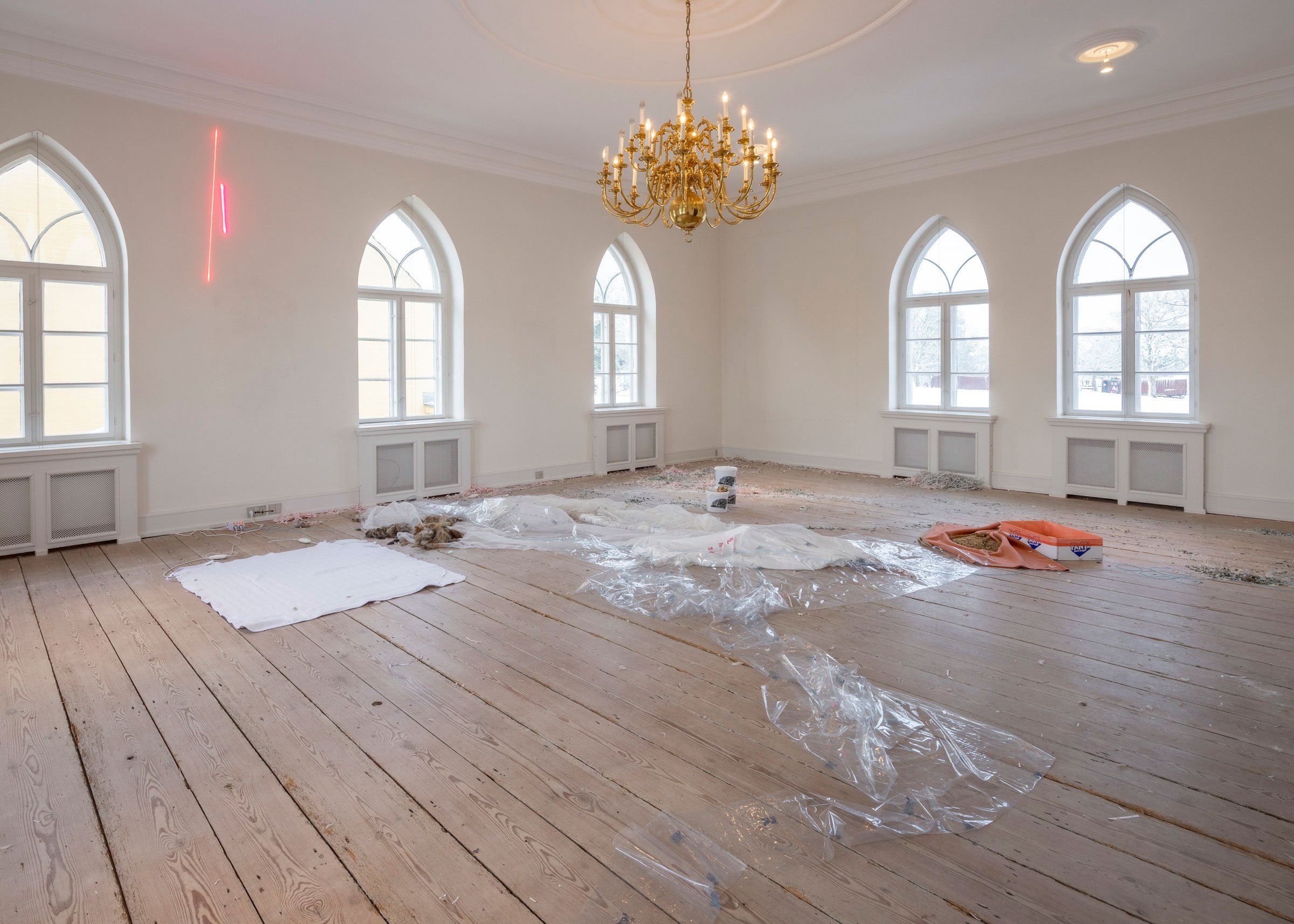 Installationsview fra udstillingen af Jason Dodge og Elena Narbutaitė. Foto: Malle Madsen.