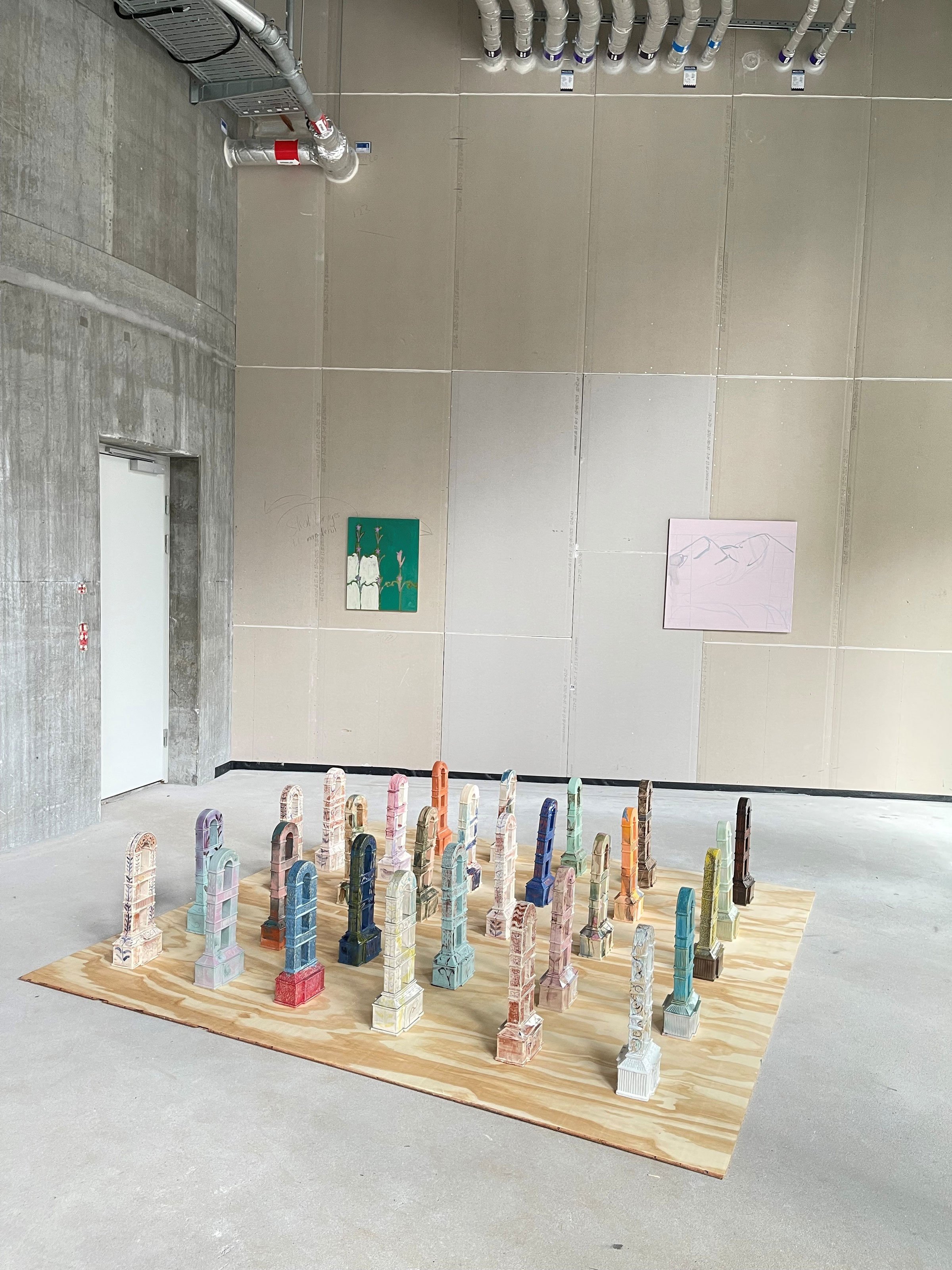 Installationsview fra udstillingen <i>Blue Canvas Project 08 - i POSTBYEN</i>. Foto: Blue Canvas Project.